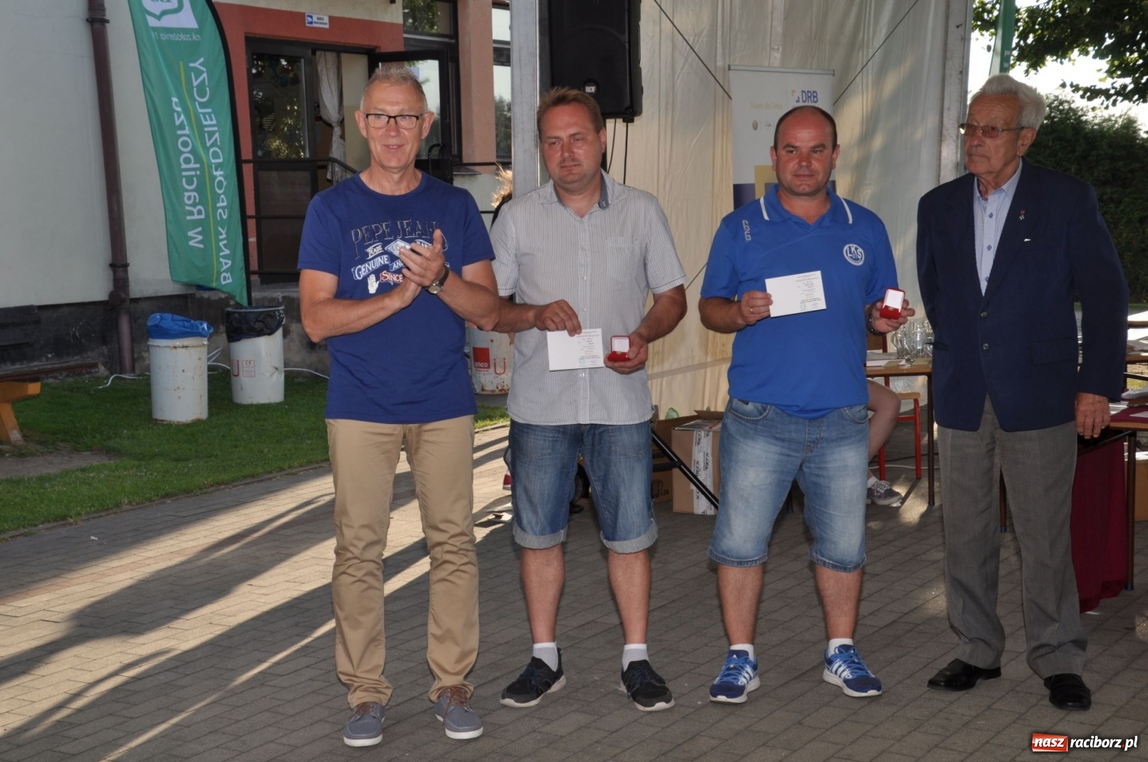 Zdjęcie w galerii na portalu naszraciborz.pl: Odznaczenie PZPN, ŚlZPN  i LZS dla działaczy LKS 07 Markowice wiadomości z regionu