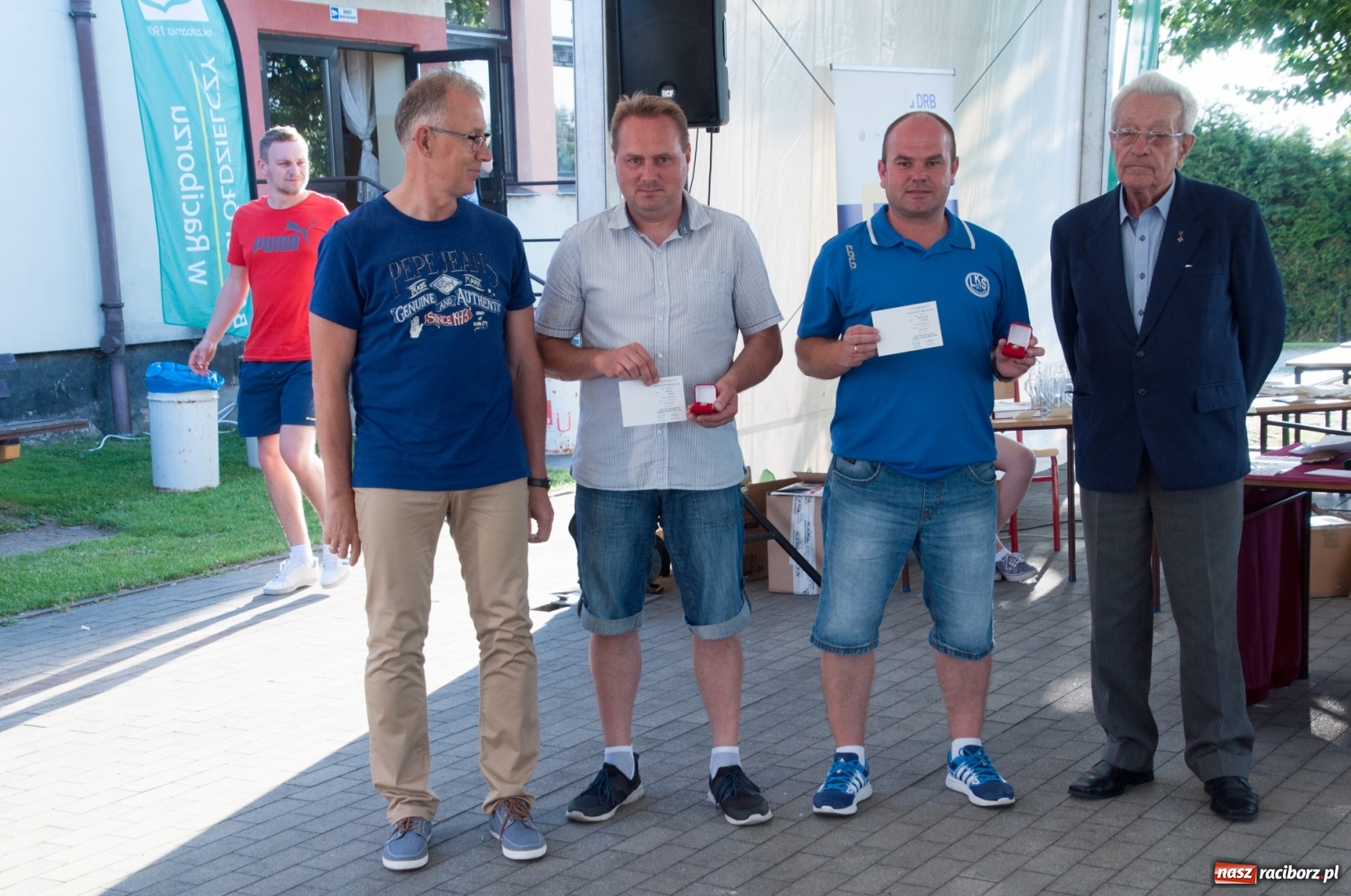 Zdjęcie w galerii na portalu naszraciborz.pl: Odznaczenie PZPN, ŚlZPN  i LZS dla działaczy LKS 07 Markowice wiadomości z regionu