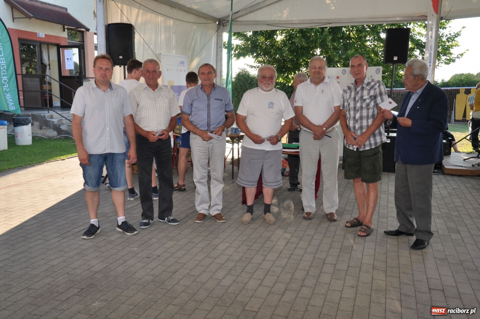 Zdjęcie w galerii na portalu naszraciborz.pl: Odznaczenie PZPN, ŚlZPN  i LZS dla działaczy LKS 07 Markowice wiadomości z regionu