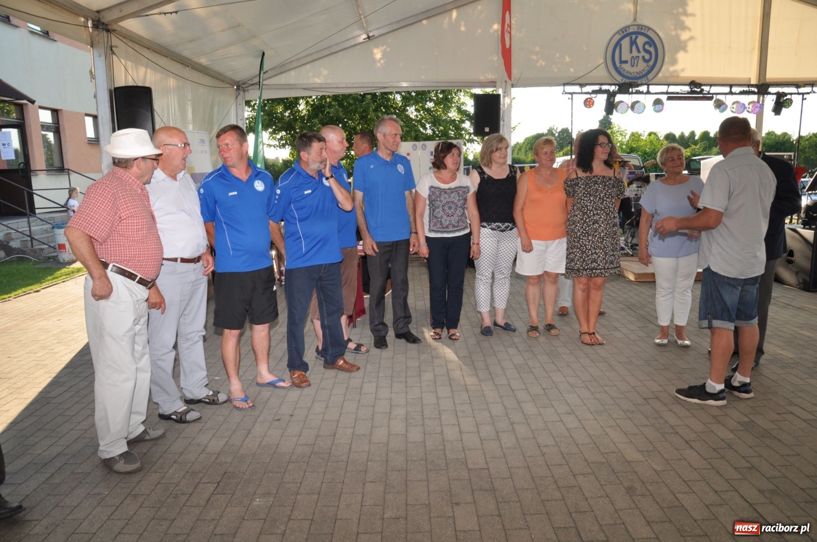 Zdjęcie w galerii na portalu naszraciborz.pl: Odznaczenie PZPN, ŚlZPN  i LZS dla działaczy LKS 07 Markowice wiadomości z regionu