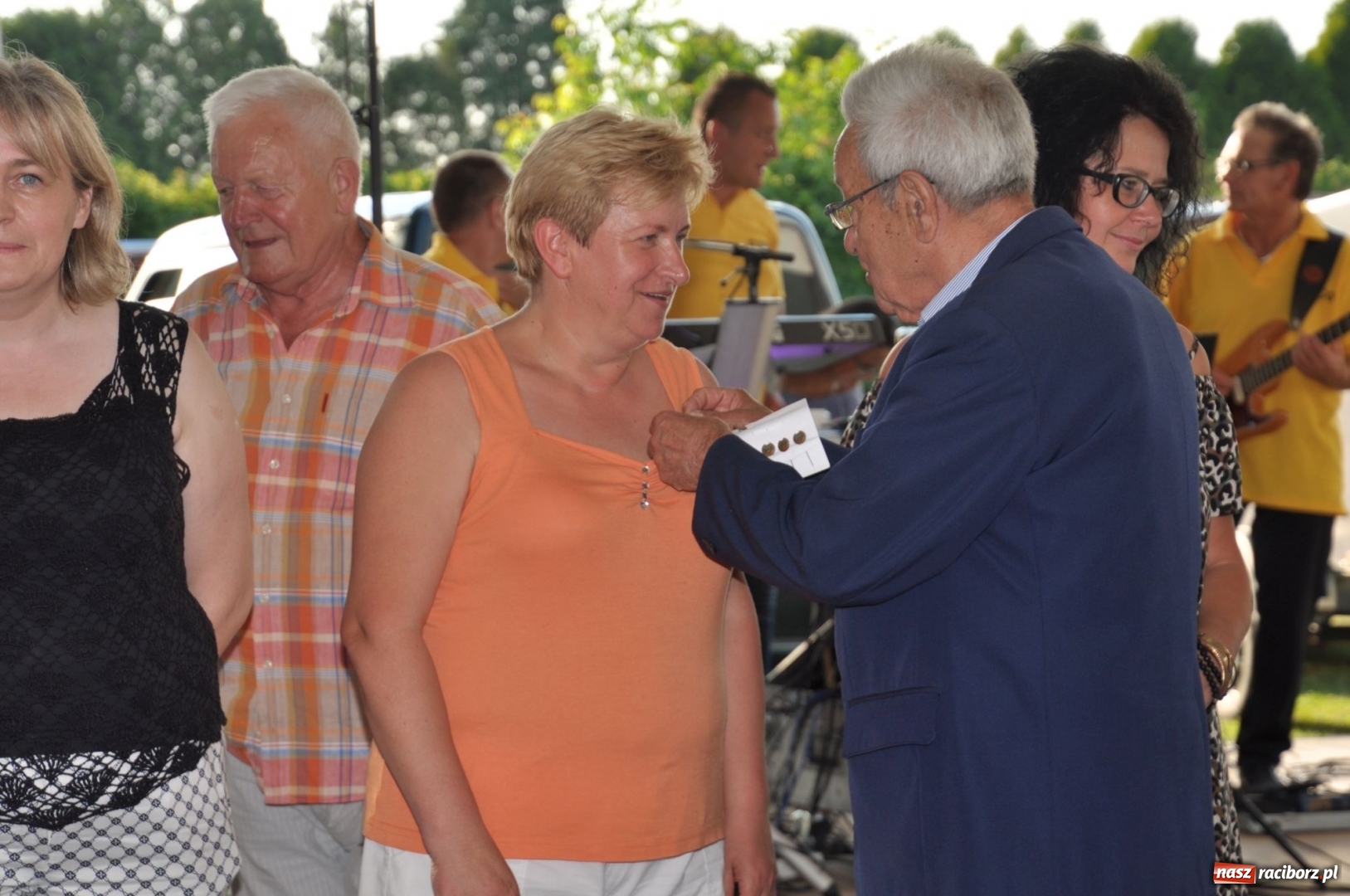 Zdjęcie w galerii na portalu naszraciborz.pl: Odznaczenie PZPN, ŚlZPN  i LZS dla działaczy LKS 07 Markowice wiadomości z regionu