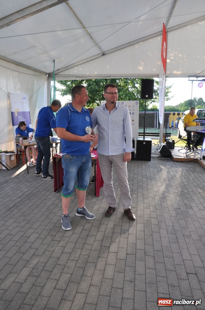 Zdjęcie w galerii na portalu naszraciborz.pl: Odznaczenie PZPN, ŚlZPN  i LZS dla działaczy LKS 07 Markowice wiadomości z regionu