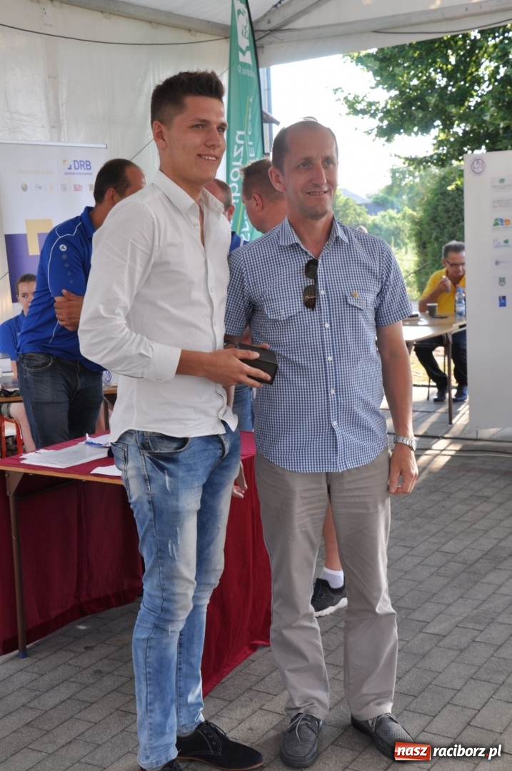 Zdjęcie w galerii na portalu naszraciborz.pl: Odznaczenie PZPN, ŚlZPN  i LZS dla działaczy LKS 07 Markowice wiadomości z regionu