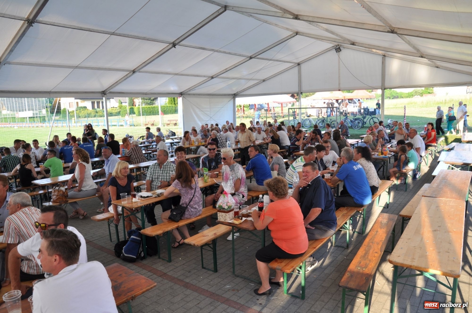 Zdjęcie w galerii na portalu naszraciborz.pl: Odznaczenie PZPN, ŚlZPN  i LZS dla działaczy LKS 07 Markowice wiadomości z regionu