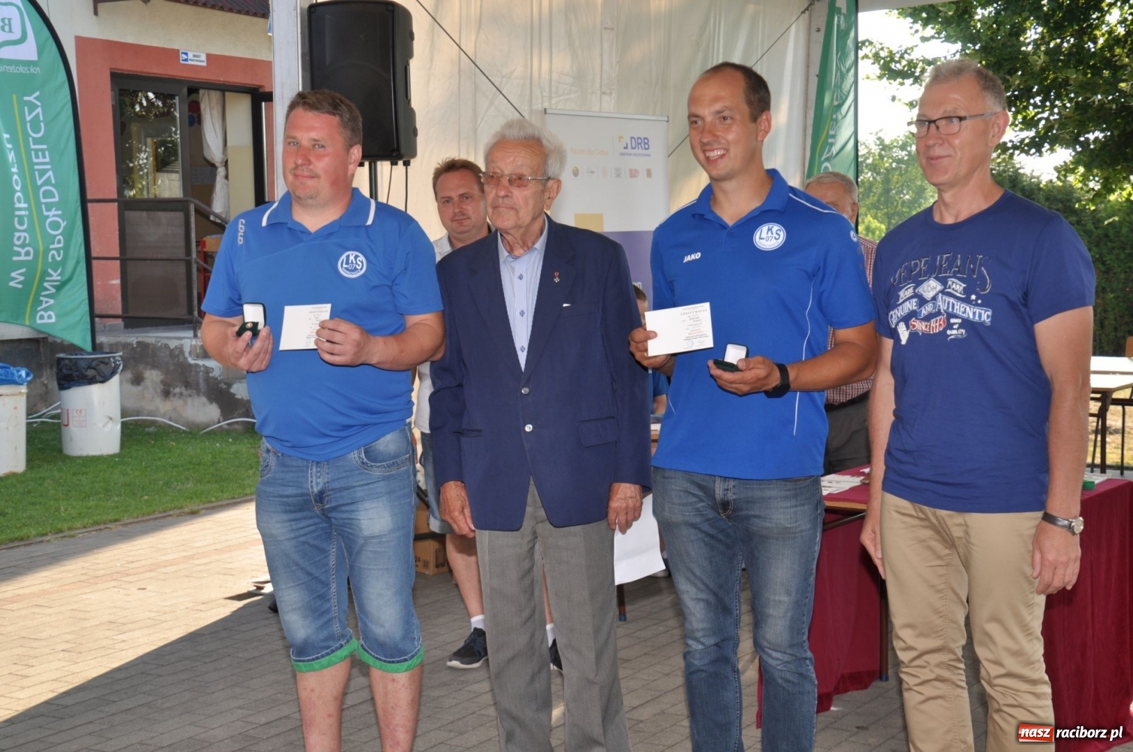 Zdjęcie w galerii na portalu naszraciborz.pl: Odznaczenie PZPN, ŚlZPN  i LZS dla działaczy LKS 07 Markowice wiadomości z regionu