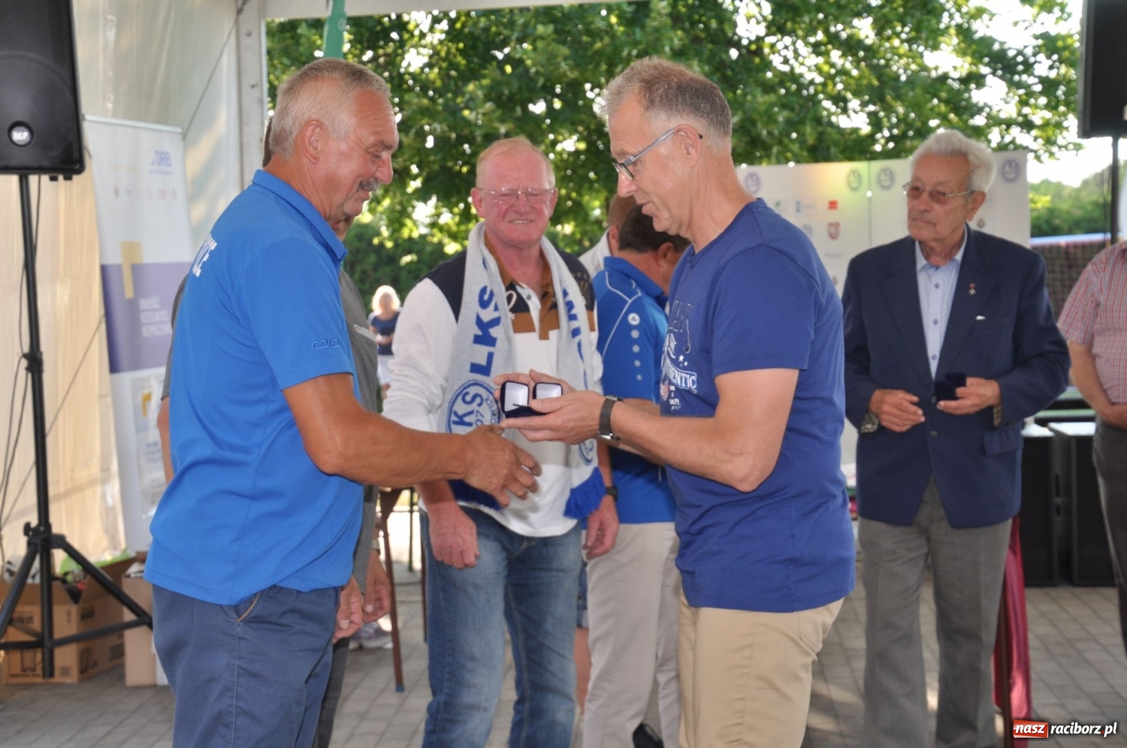Zdjęcie w galerii na portalu naszraciborz.pl: Odznaczenie PZPN, ŚlZPN  i LZS dla działaczy LKS 07 Markowice wiadomości z regionu