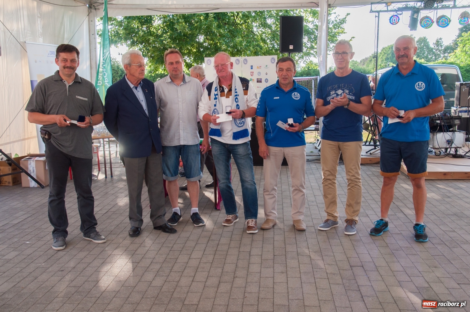 Zdjęcie w galerii na portalu naszraciborz.pl: Odznaczenie PZPN, ŚlZPN  i LZS dla działaczy LKS 07 Markowice wiadomości z regionu