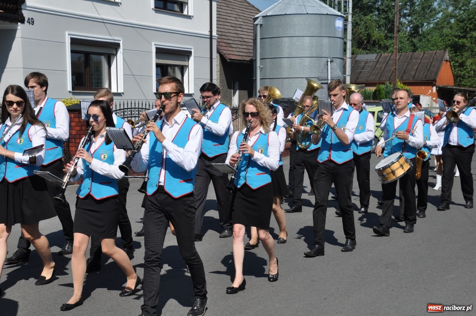 Zdjęcie w galerii na portalu naszraciborz.pl: Nowa remiza dla OSP Babice na 115. urodziny. Uroczyste poświęcenie budynków i pojazdów wiadomości z regionu