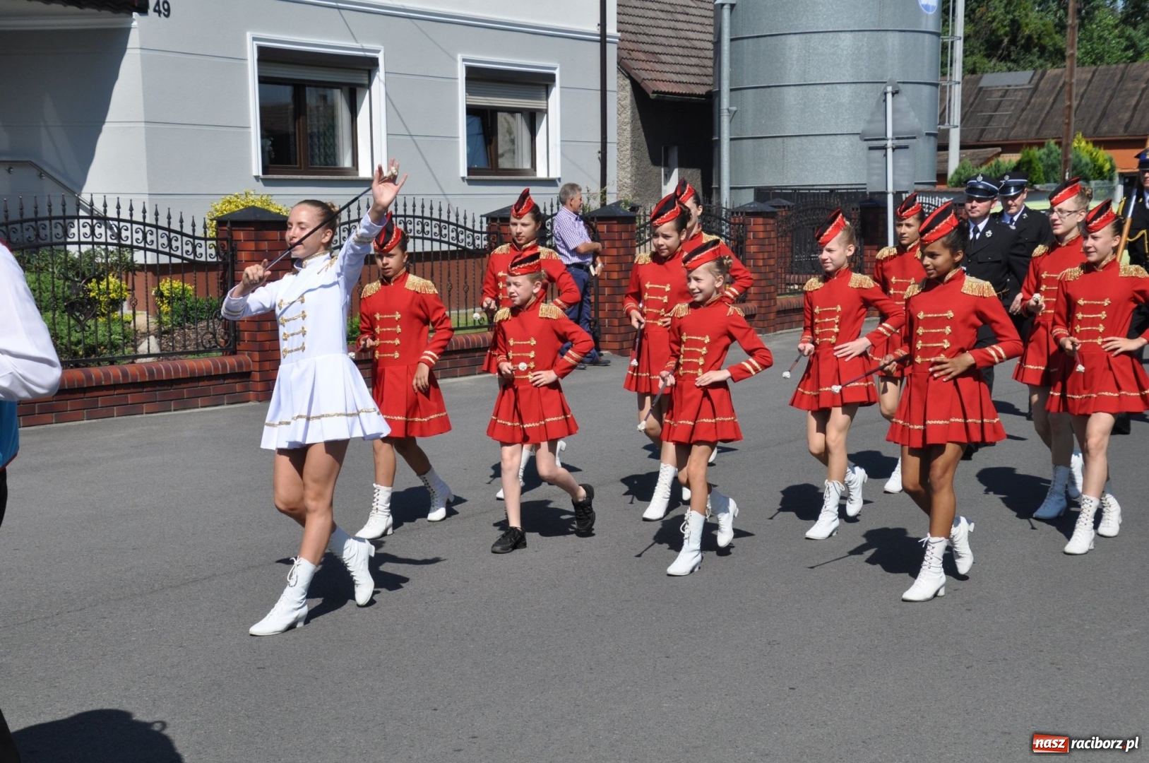 Zdjęcie w galerii na portalu naszraciborz.pl: Nowa remiza dla OSP Babice na 115. urodziny. Uroczyste poświęcenie budynków i pojazdów wiadomości z regionu