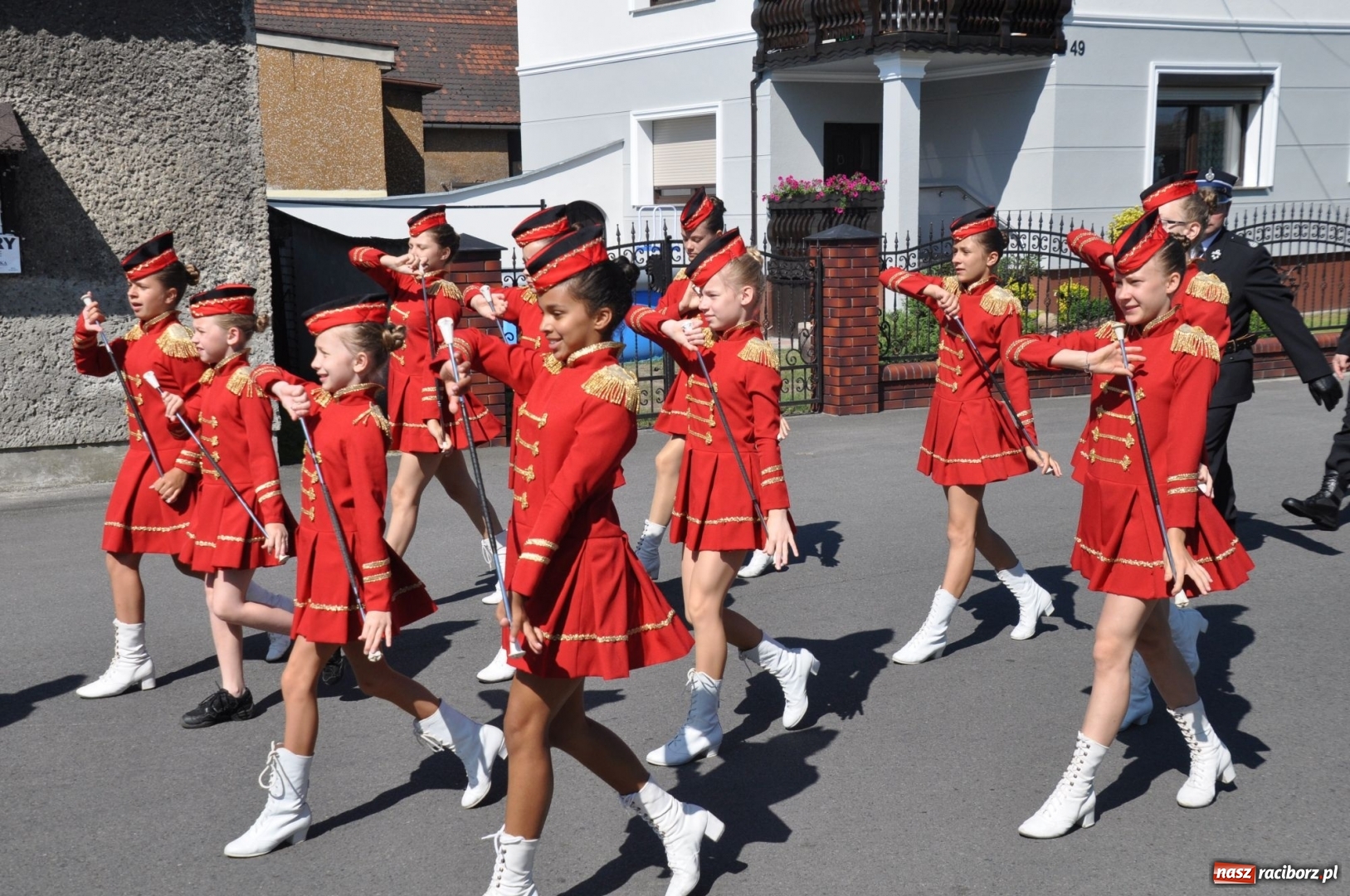 Zdjęcie w galerii na portalu naszraciborz.pl: Nowa remiza dla OSP Babice na 115. urodziny. Uroczyste poświęcenie budynków i pojazdów wiadomości z regionu
