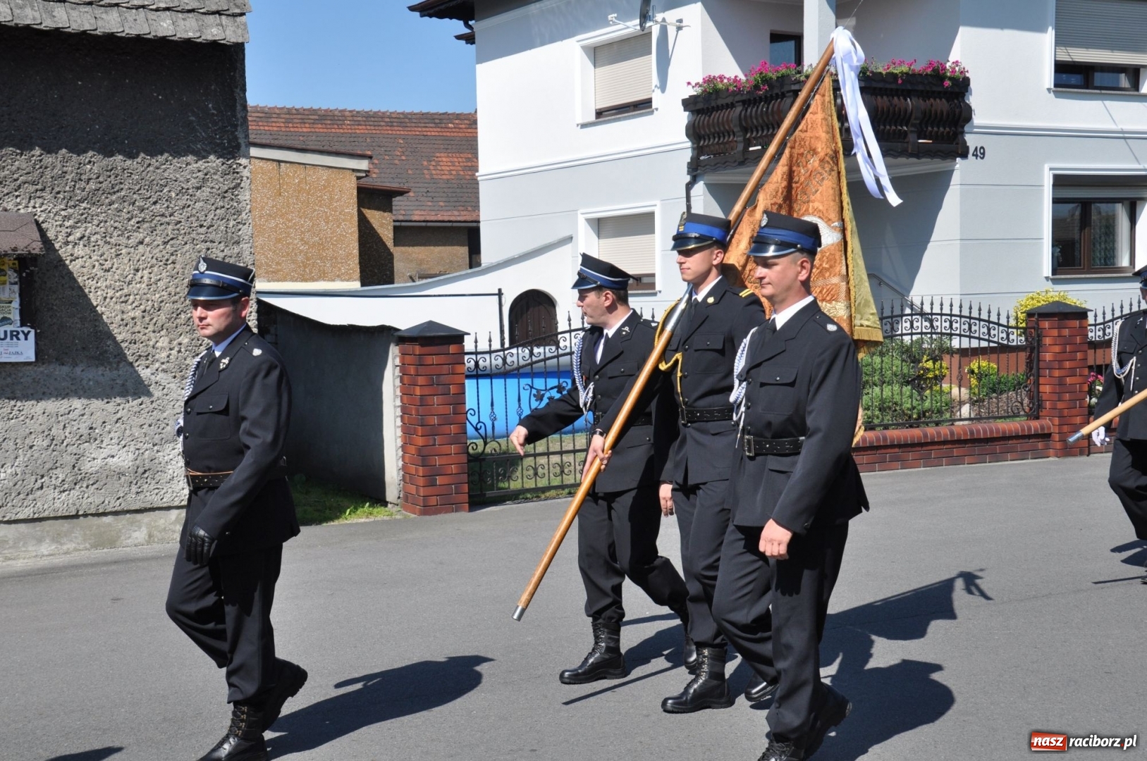 Zdjęcie w galerii na portalu naszraciborz.pl: Nowa remiza dla OSP Babice na 115. urodziny. Uroczyste poświęcenie budynków i pojazdów wiadomości z regionu