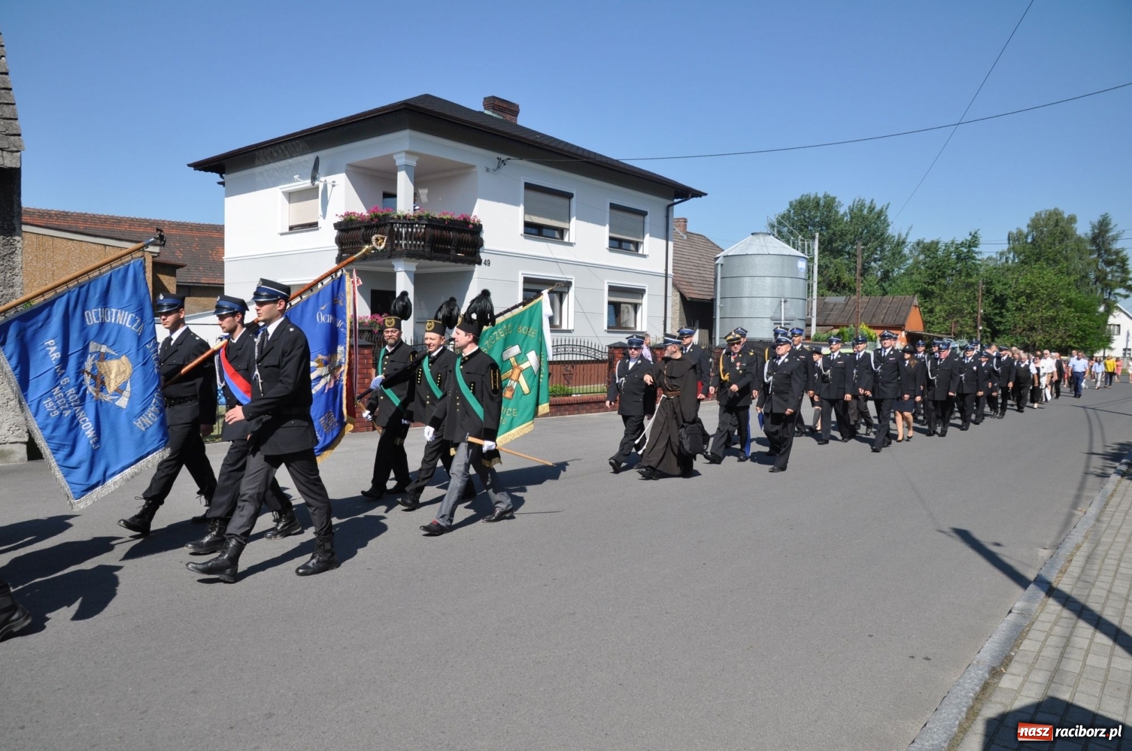 Zdjęcie w galerii na portalu naszraciborz.pl: Nowa remiza dla OSP Babice na 115. urodziny. Uroczyste poświęcenie budynków i pojazdów wiadomości z regionu