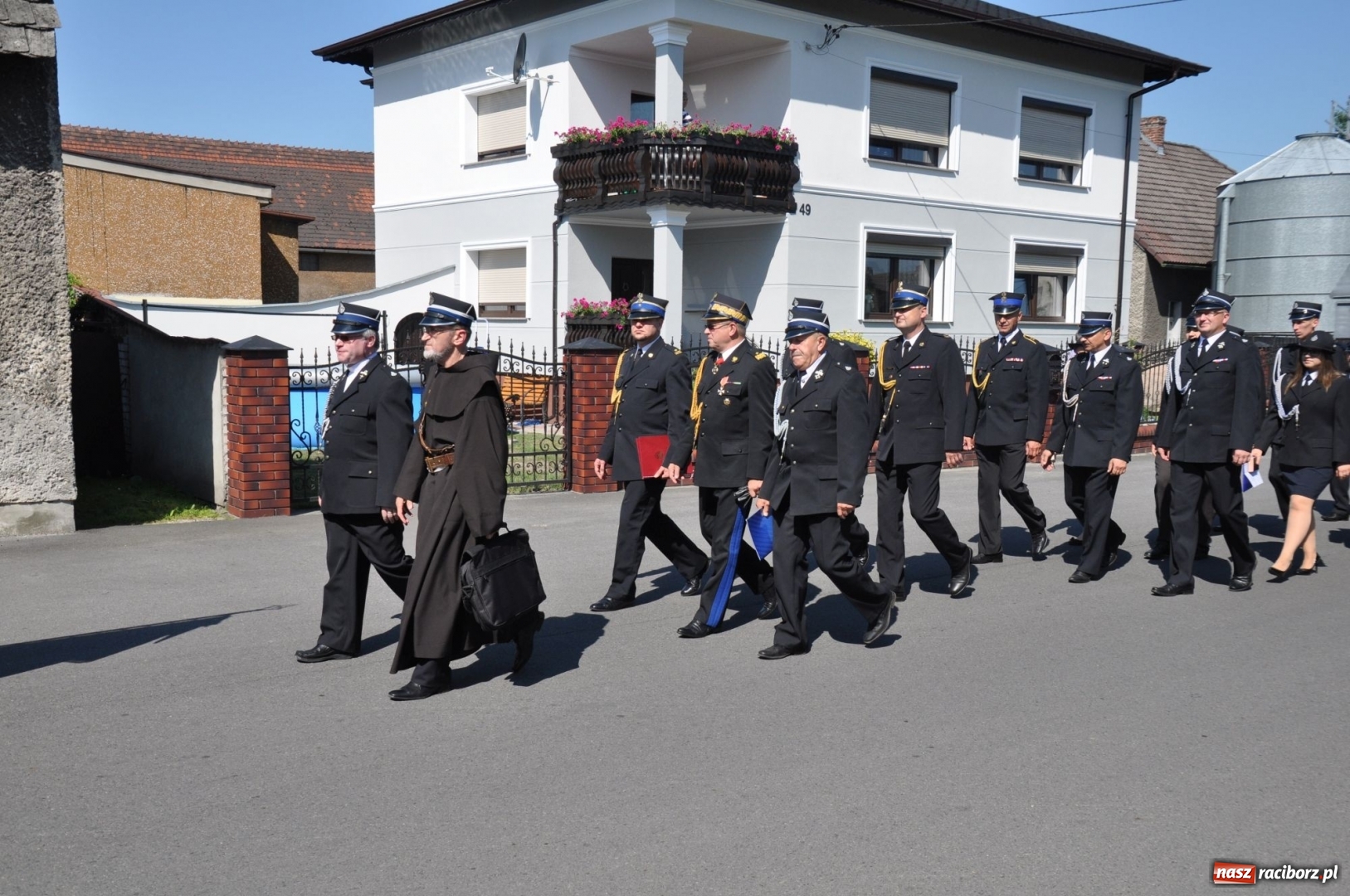 Zdjęcie w galerii na portalu naszraciborz.pl: Nowa remiza dla OSP Babice na 115. urodziny. Uroczyste poświęcenie budynków i pojazdów wiadomości z regionu
