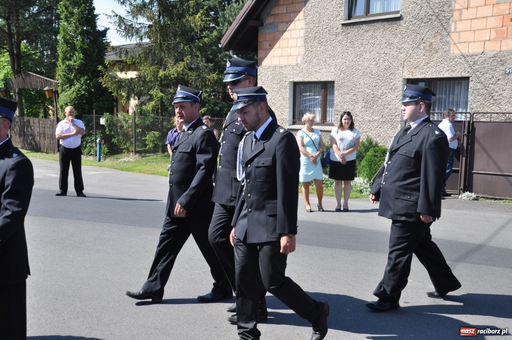 Zdjęcie w galerii na portalu naszraciborz.pl: Nowa remiza dla OSP Babice na 115. urodziny. Uroczyste poświęcenie budynków i pojazdów wiadomości z regionu
