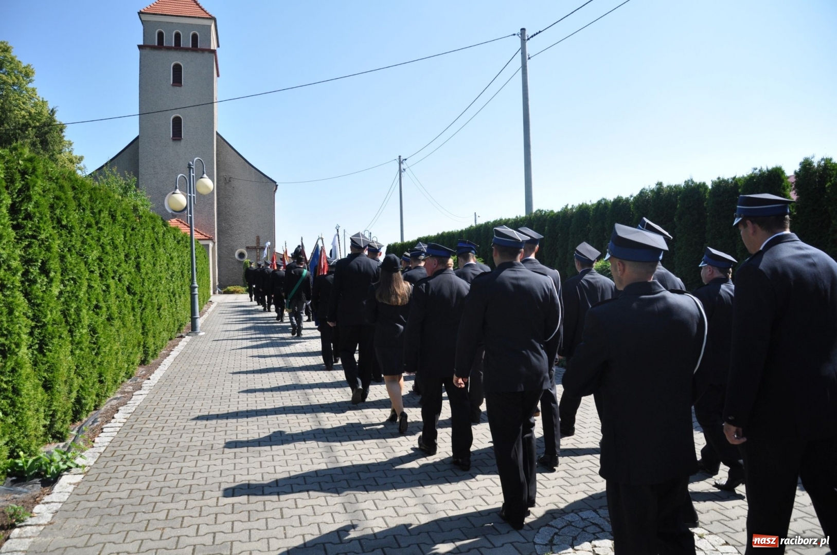 Zdjęcie w galerii na portalu naszraciborz.pl: Nowa remiza dla OSP Babice na 115. urodziny. Uroczyste poświęcenie budynków i pojazdów wiadomości z regionu