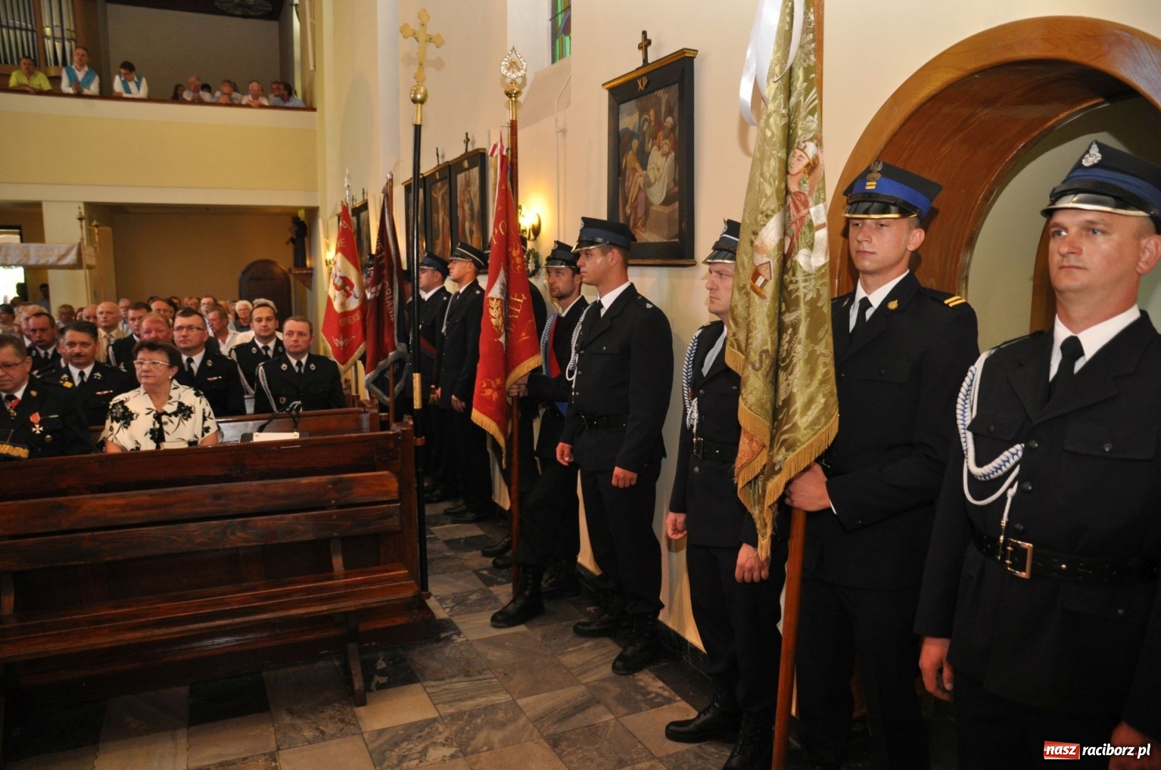 Zdjęcie w galerii na portalu naszraciborz.pl: Nowa remiza dla OSP Babice na 115. urodziny. Uroczyste poświęcenie budynków i pojazdów wiadomości z regionu