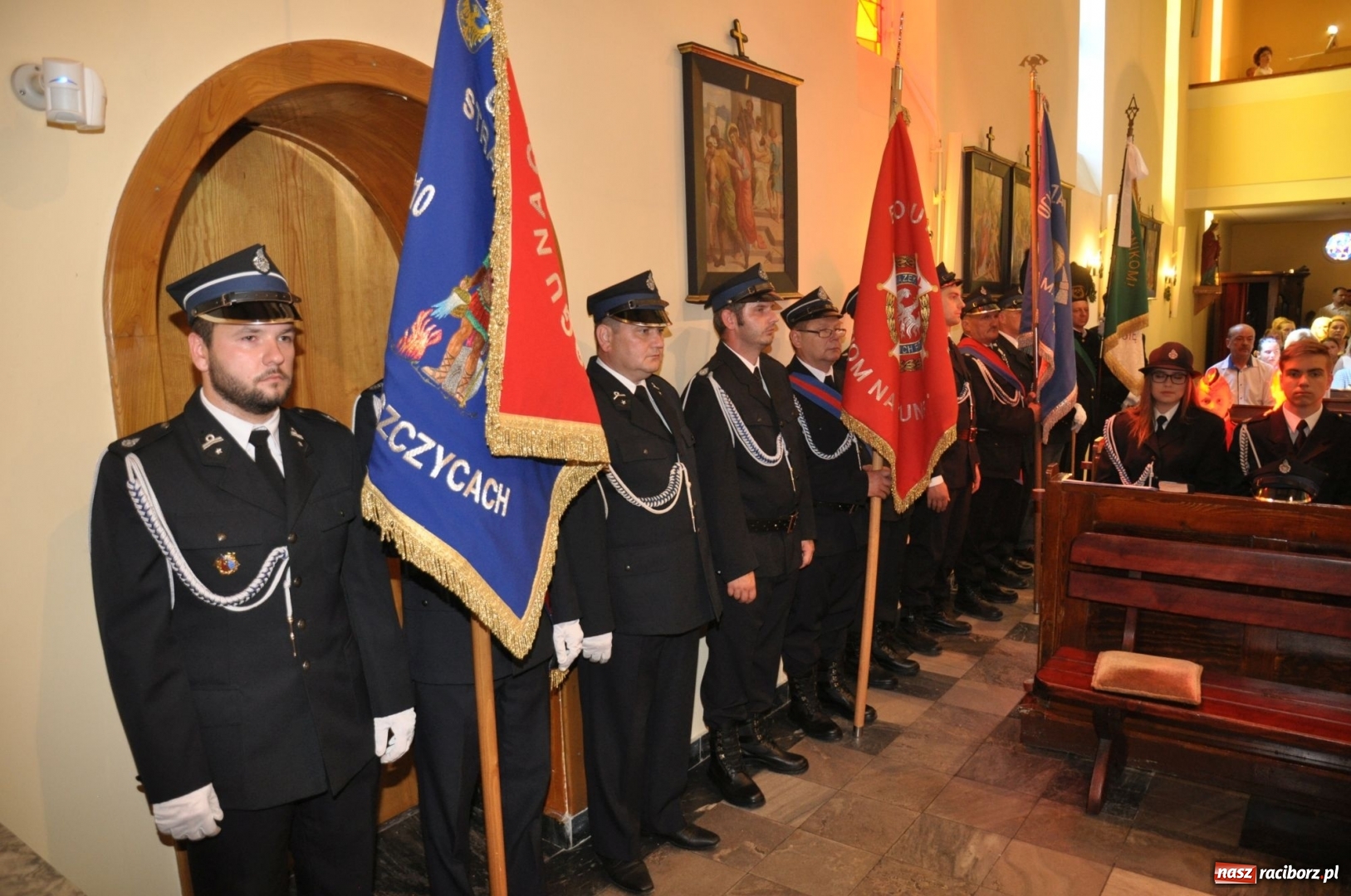 Zdjęcie w galerii na portalu naszraciborz.pl: Nowa remiza dla OSP Babice na 115. urodziny. Uroczyste poświęcenie budynków i pojazdów wiadomości z regionu