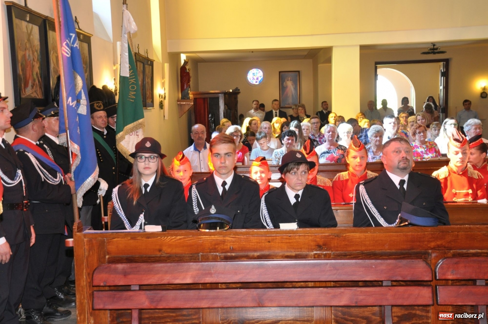 Zdjęcie w galerii na portalu naszraciborz.pl: Nowa remiza dla OSP Babice na 115. urodziny. Uroczyste poświęcenie budynków i pojazdów wiadomości z regionu