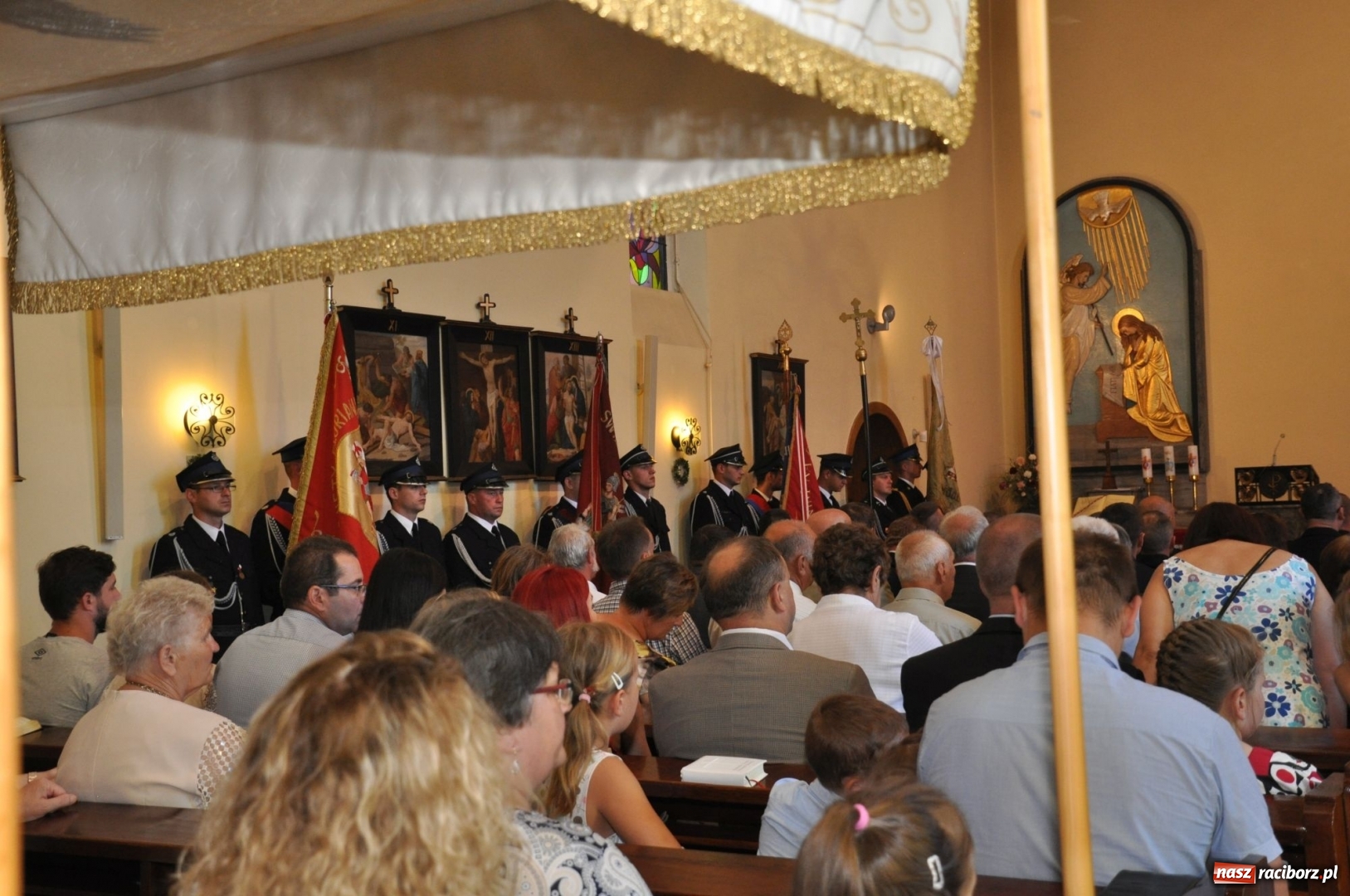 Zdjęcie w galerii na portalu naszraciborz.pl: Nowa remiza dla OSP Babice na 115. urodziny. Uroczyste poświęcenie budynków i pojazdów wiadomości z regionu