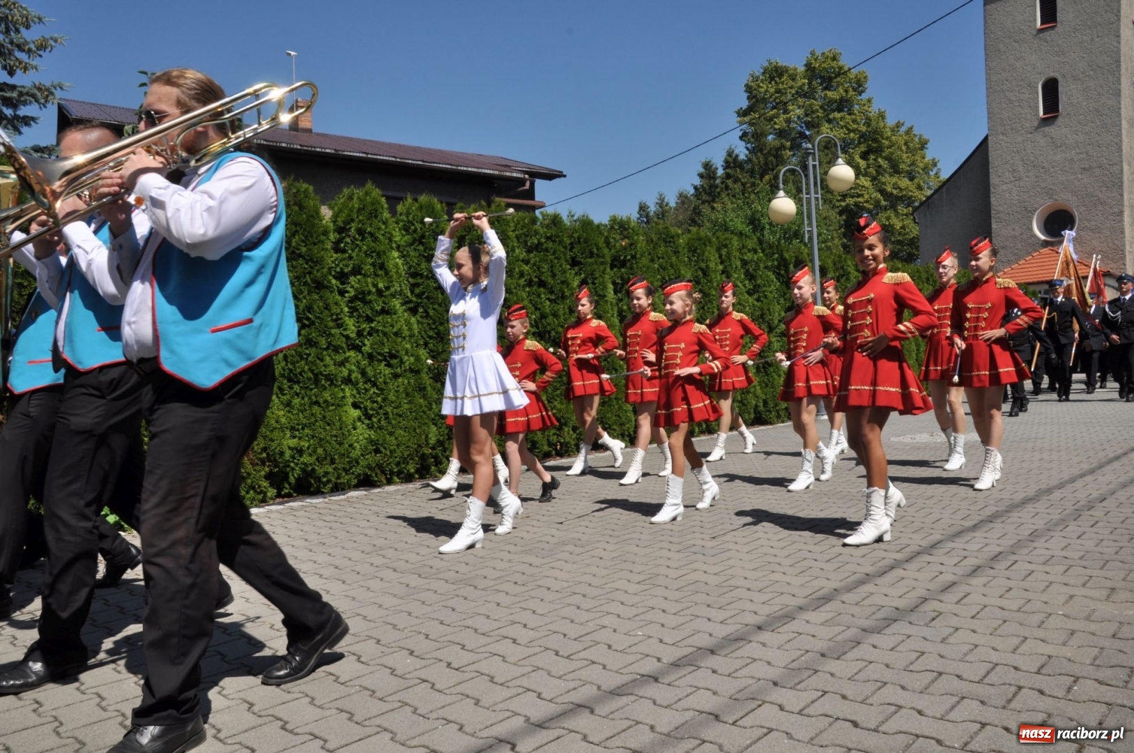 Zdjęcie w galerii na portalu naszraciborz.pl: Nowa remiza dla OSP Babice na 115. urodziny. Uroczyste poświęcenie budynków i pojazdów wiadomości z regionu