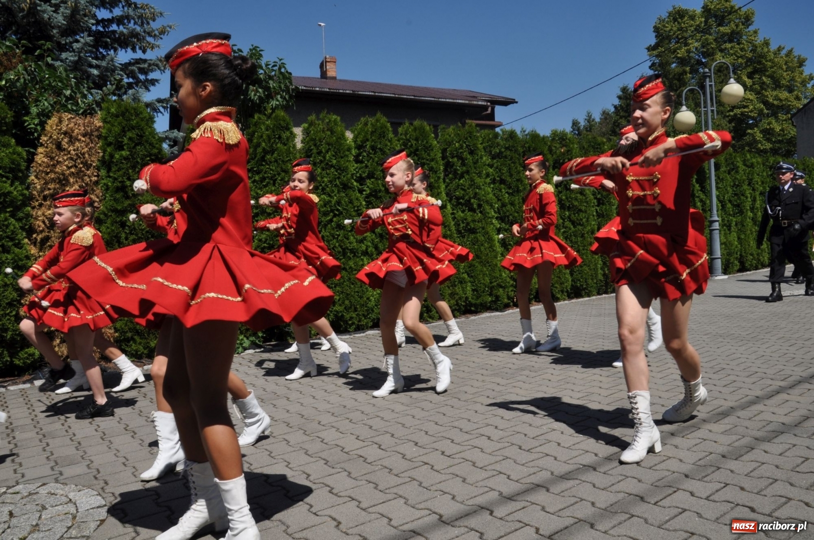 Zdjęcie w galerii na portalu naszraciborz.pl: Nowa remiza dla OSP Babice na 115. urodziny. Uroczyste poświęcenie budynków i pojazdów wiadomości z regionu