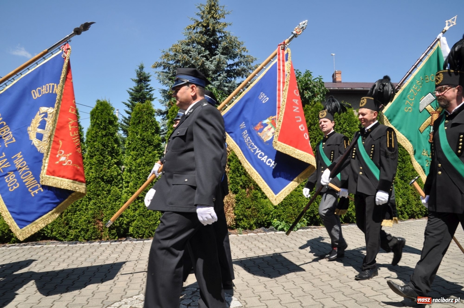 Zdjęcie w galerii na portalu naszraciborz.pl: Nowa remiza dla OSP Babice na 115. urodziny. Uroczyste poświęcenie budynków i pojazdów wiadomości z regionu