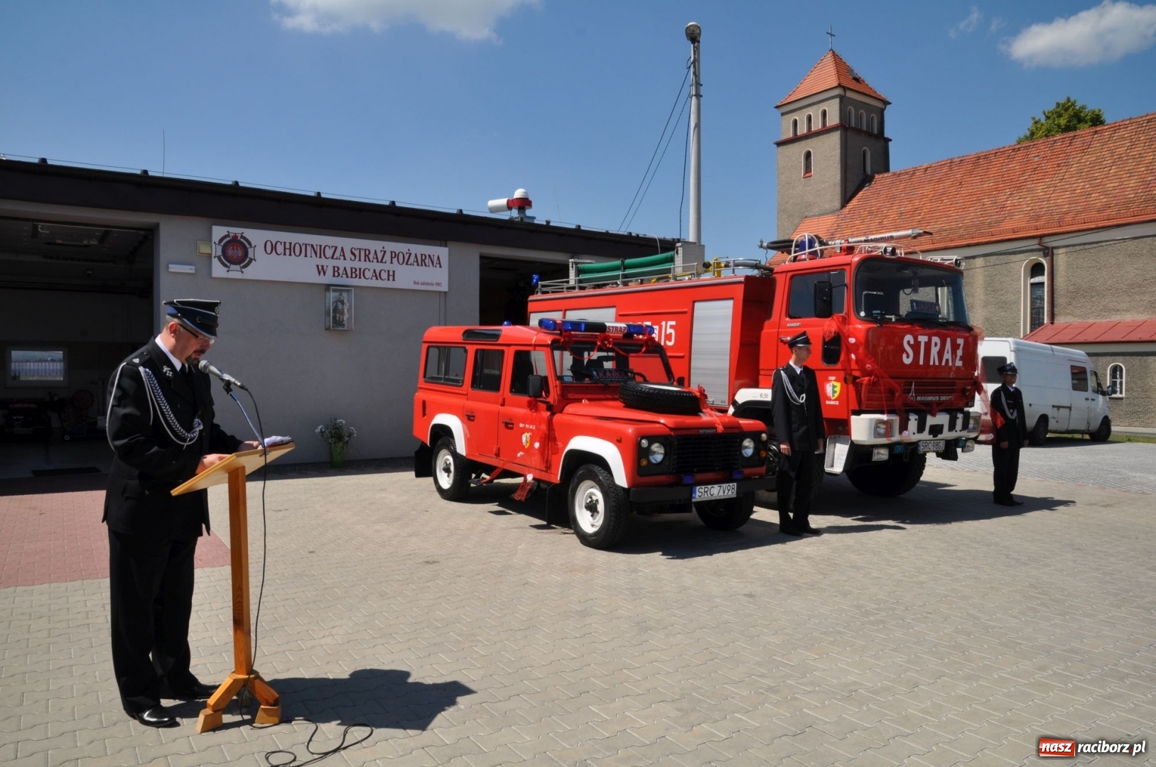 Zdjęcie w galerii na portalu naszraciborz.pl: Nowa remiza dla OSP Babice na 115. urodziny. Uroczyste poświęcenie budynków i pojazdów wiadomości z regionu