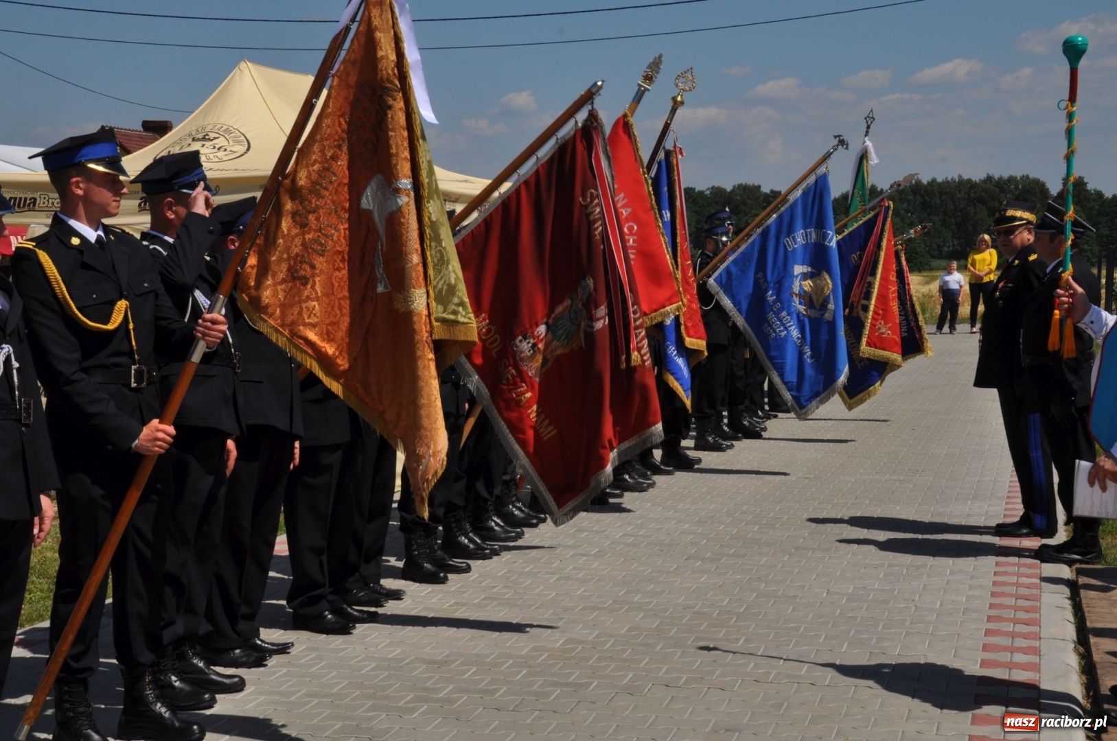 Zdjęcie w galerii na portalu naszraciborz.pl: Nowa remiza dla OSP Babice na 115. urodziny. Uroczyste poświęcenie budynków i pojazdów wiadomości z regionu
