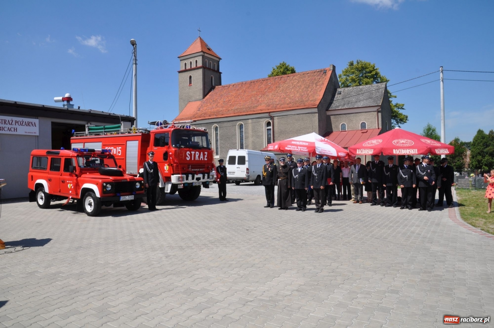 Zdjęcie w galerii na portalu naszraciborz.pl: Nowa remiza dla OSP Babice na 115. urodziny. Uroczyste poświęcenie budynków i pojazdów wiadomości z regionu