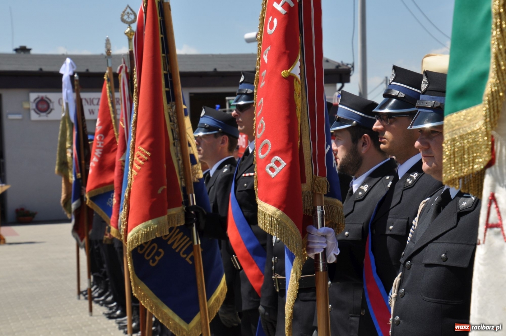 Zdjęcie w galerii na portalu naszraciborz.pl: Nowa remiza dla OSP Babice na 115. urodziny. Uroczyste poświęcenie budynków i pojazdów wiadomości z regionu