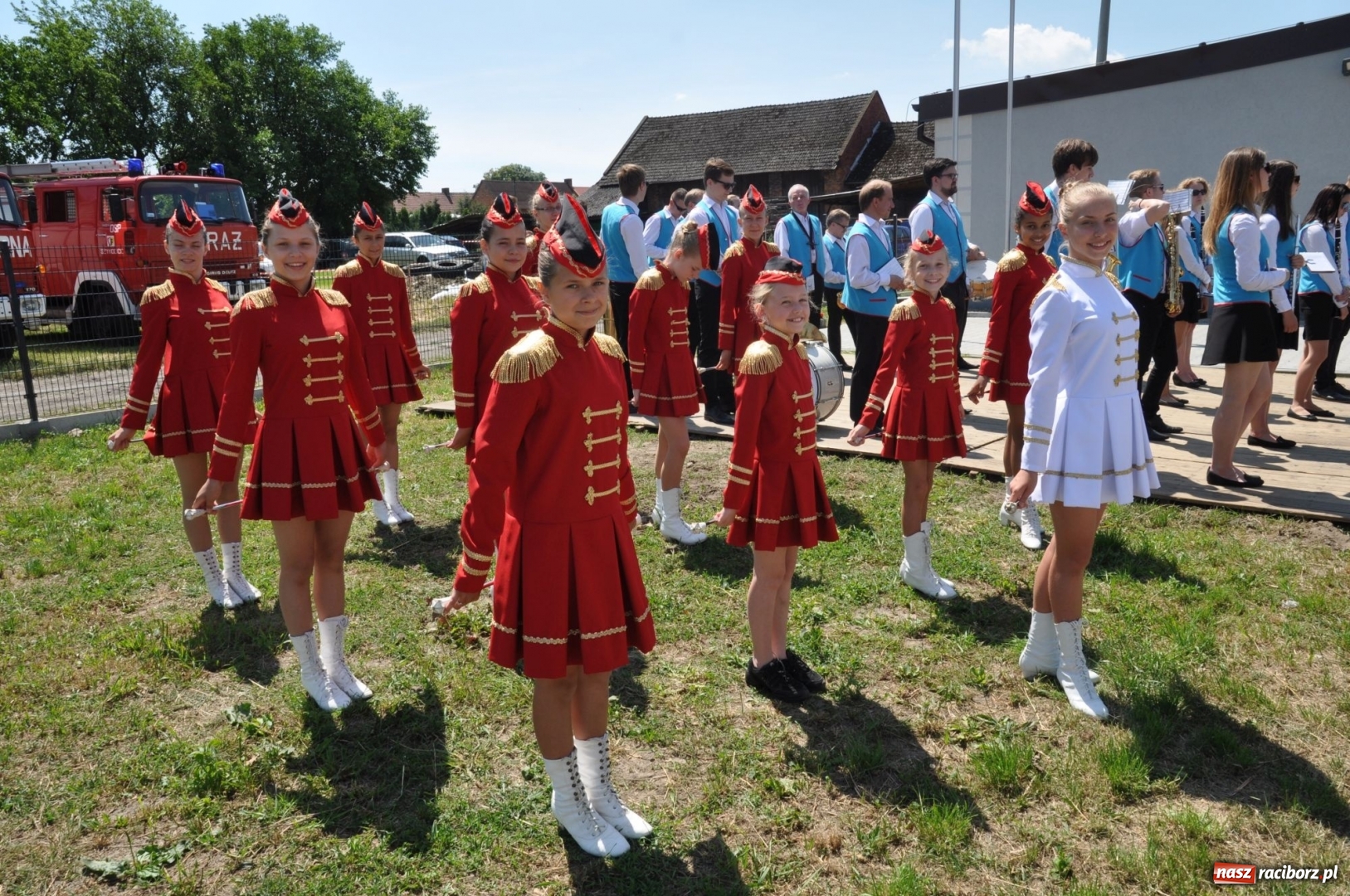 Zdjęcie w galerii na portalu naszraciborz.pl: Nowa remiza dla OSP Babice na 115. urodziny. Uroczyste poświęcenie budynków i pojazdów wiadomości z regionu
