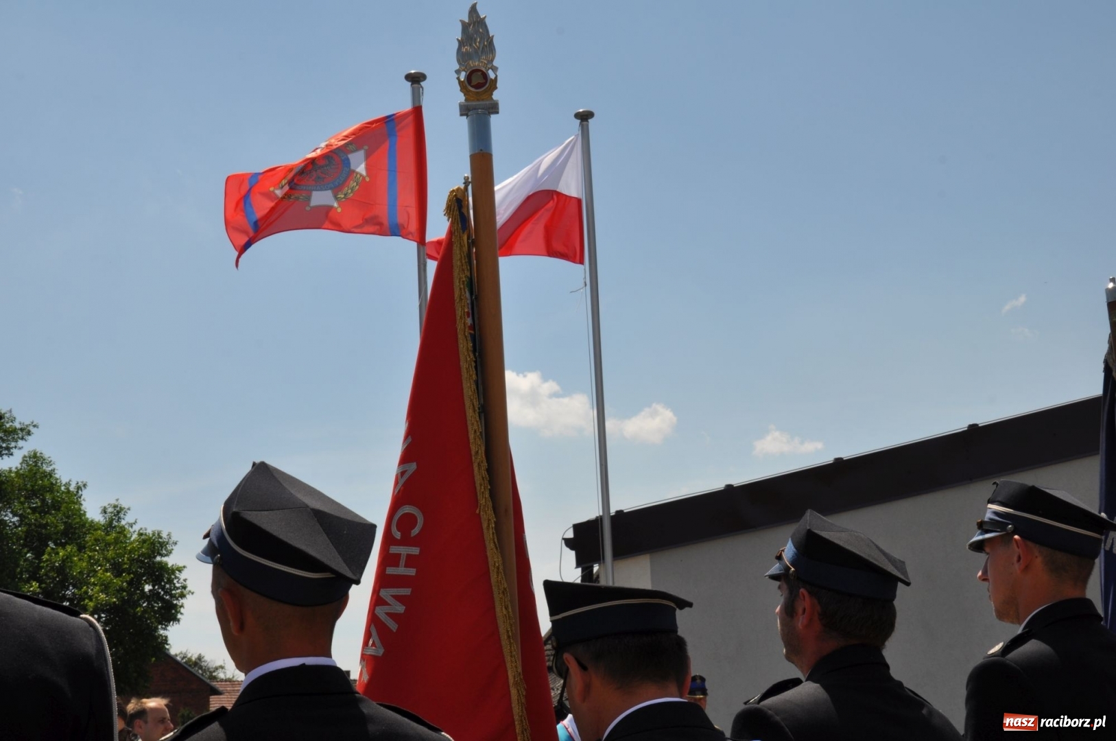 Zdjęcie w galerii na portalu naszraciborz.pl: Nowa remiza dla OSP Babice na 115. urodziny. Uroczyste poświęcenie budynków i pojazdów wiadomości z regionu