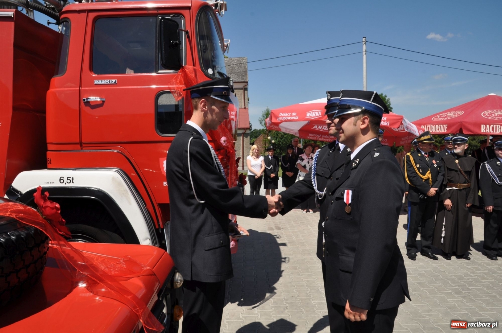 Zdjęcie w galerii na portalu naszraciborz.pl: Nowa remiza dla OSP Babice na 115. urodziny. Uroczyste poświęcenie budynków i pojazdów wiadomości z regionu