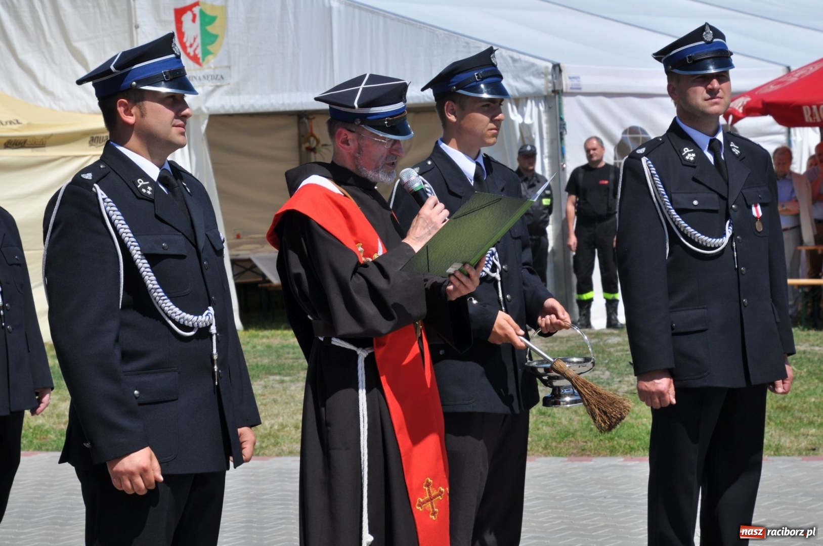Zdjęcie w galerii na portalu naszraciborz.pl: Nowa remiza dla OSP Babice na 115. urodziny. Uroczyste poświęcenie budynków i pojazdów wiadomości z regionu