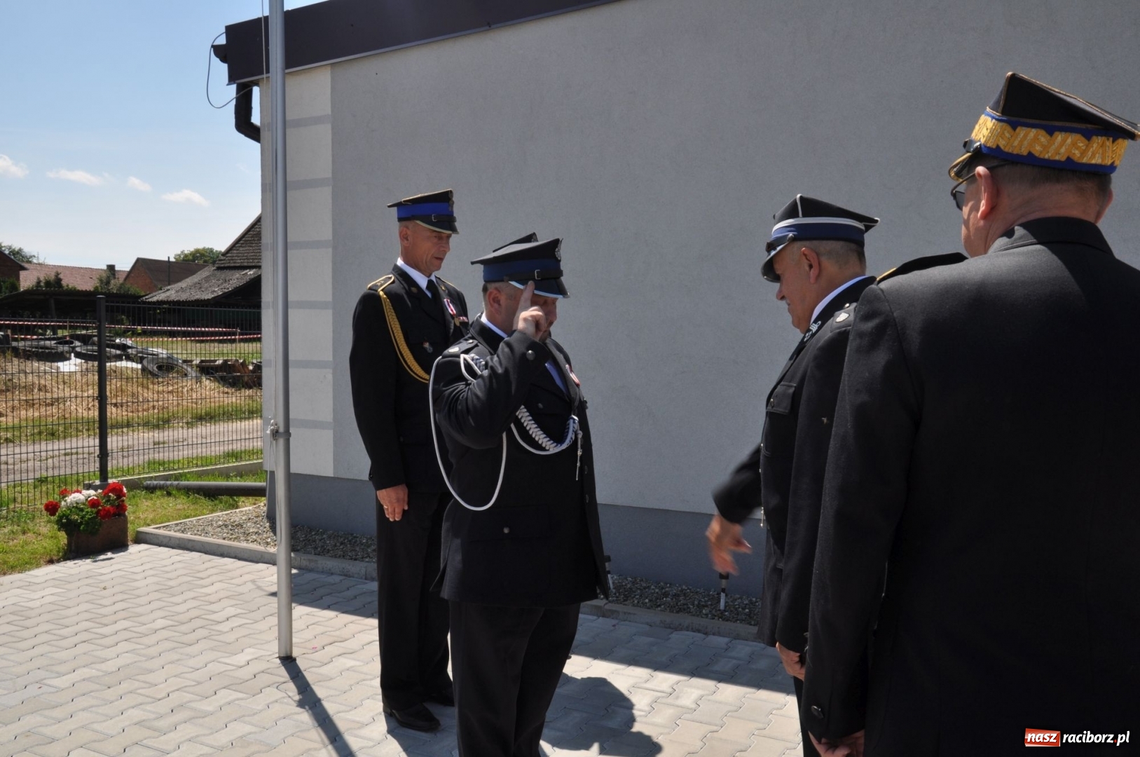 Zdjęcie w galerii na portalu naszraciborz.pl: Nowa remiza dla OSP Babice na 115. urodziny. Uroczyste poświęcenie budynków i pojazdów wiadomości z regionu