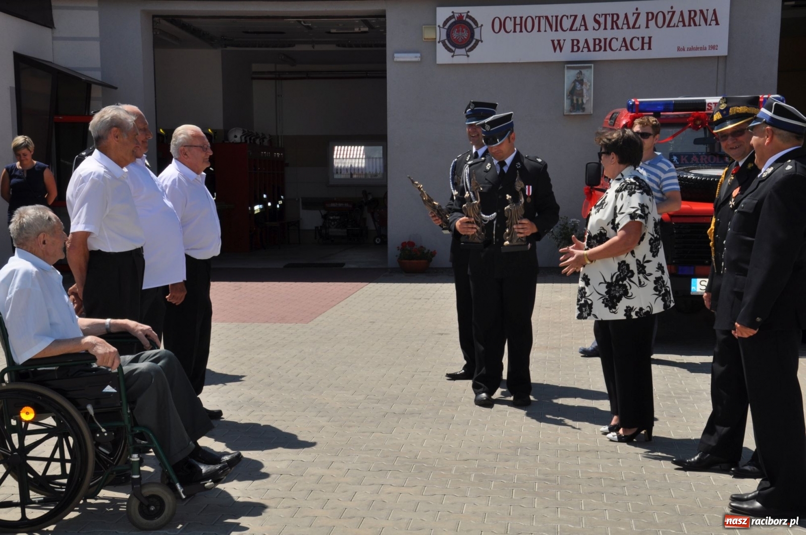 Zdjęcie w galerii na portalu naszraciborz.pl: Nowa remiza dla OSP Babice na 115. urodziny. Uroczyste poświęcenie budynków i pojazdów wiadomości z regionu