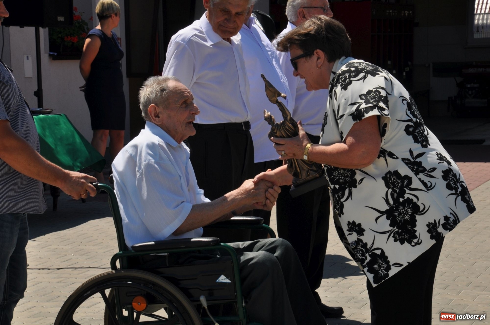 Zdjęcie w galerii na portalu naszraciborz.pl: Nowa remiza dla OSP Babice na 115. urodziny. Uroczyste poświęcenie budynków i pojazdów wiadomości z regionu