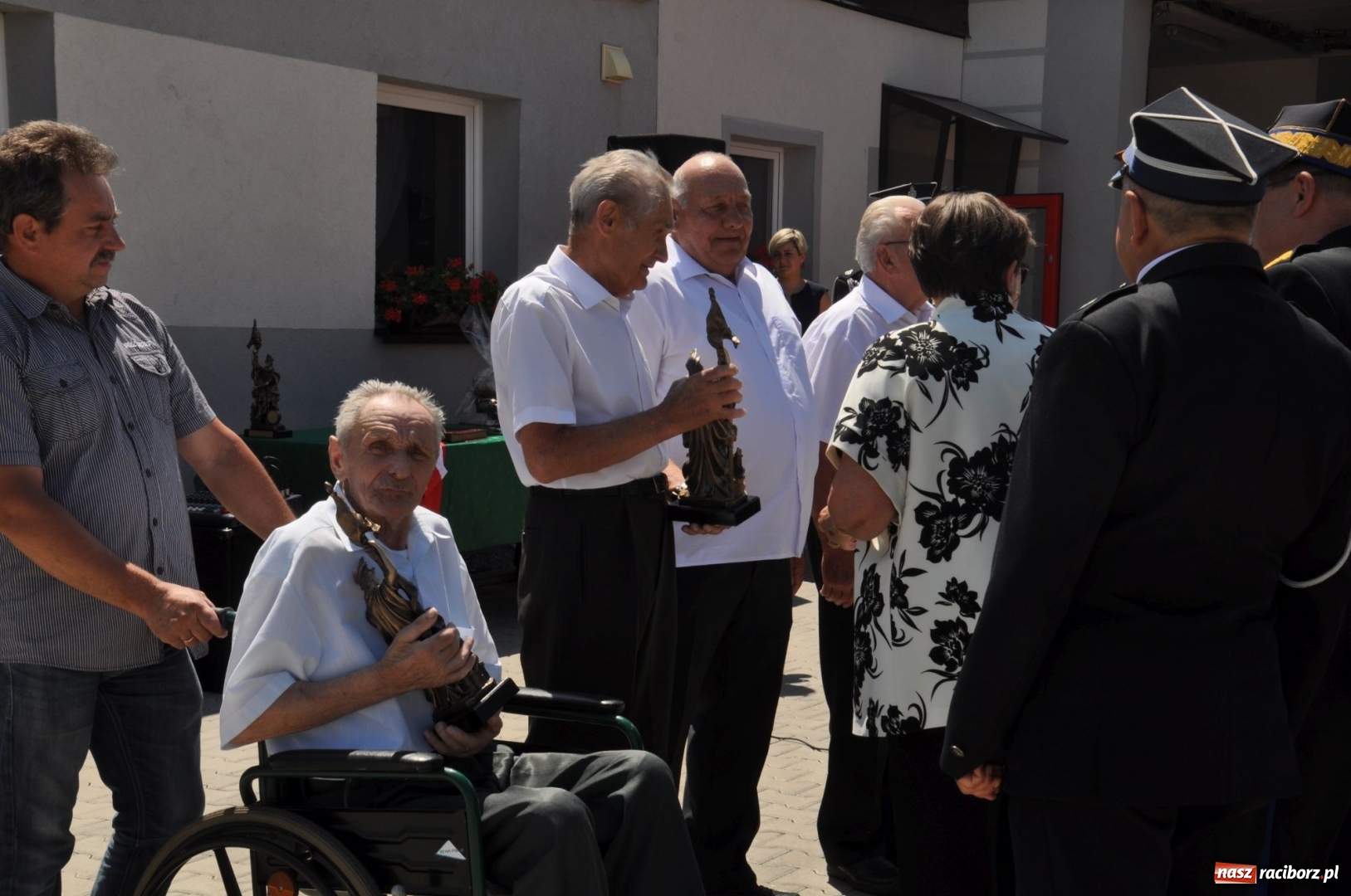 Zdjęcie w galerii na portalu naszraciborz.pl: Nowa remiza dla OSP Babice na 115. urodziny. Uroczyste poświęcenie budynków i pojazdów wiadomości z regionu