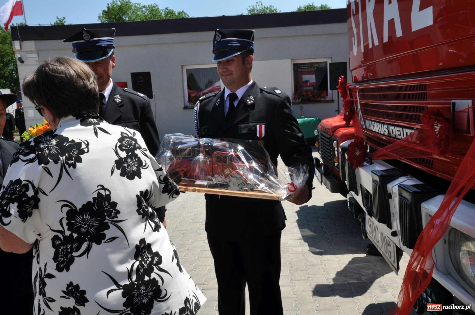 Zdjęcie w galerii na portalu naszraciborz.pl: Nowa remiza dla OSP Babice na 115. urodziny. Uroczyste poświęcenie budynków i pojazdów wiadomości z regionu