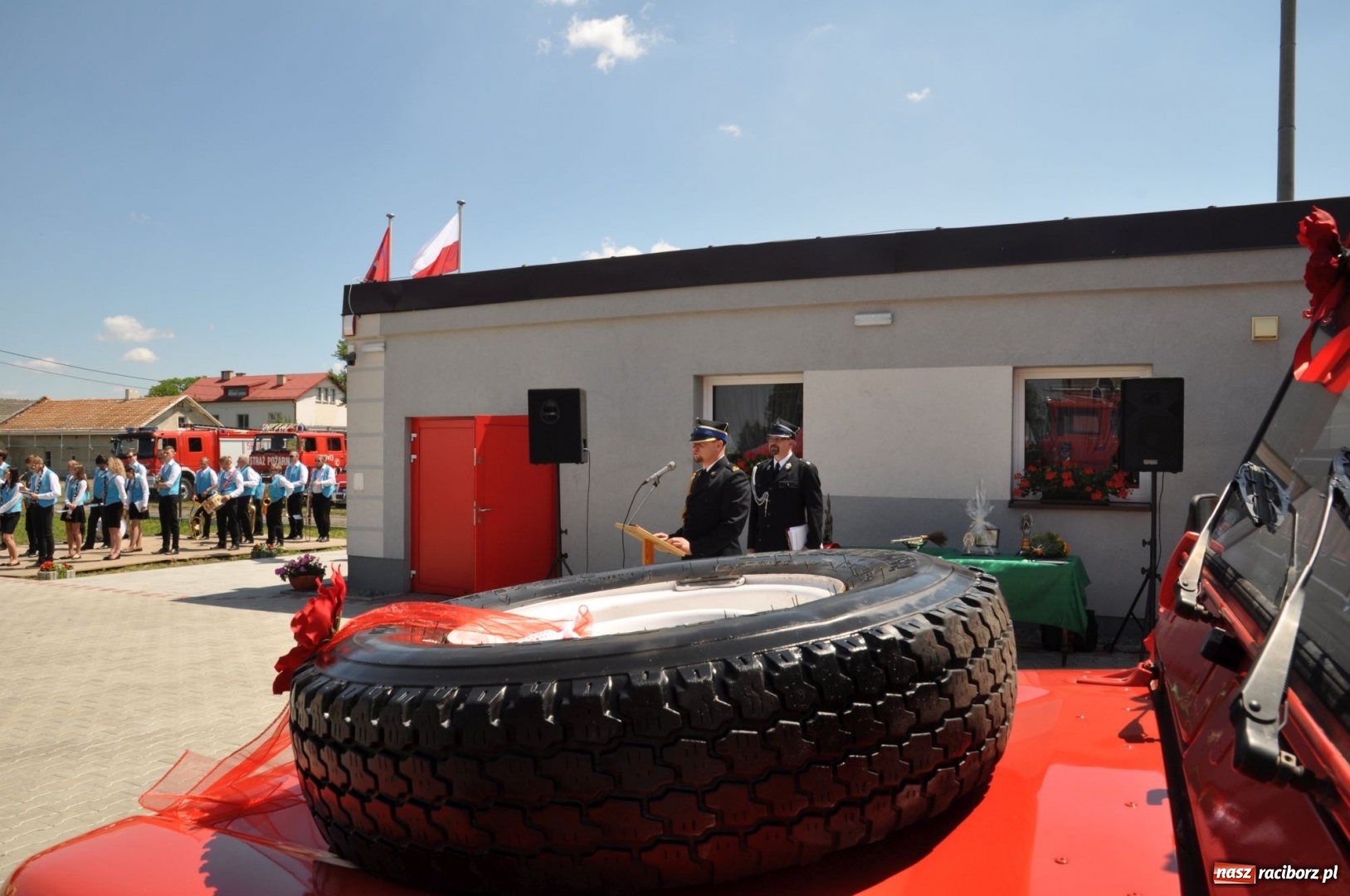 Zdjęcie w galerii na portalu naszraciborz.pl: Nowa remiza dla OSP Babice na 115. urodziny. Uroczyste poświęcenie budynków i pojazdów wiadomości z regionu