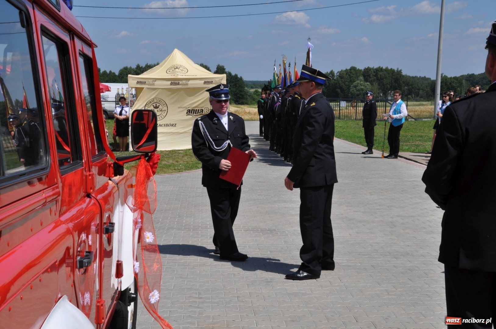 Zdjęcie w galerii na portalu naszraciborz.pl: Nowa remiza dla OSP Babice na 115. urodziny. Uroczyste poświęcenie budynków i pojazdów wiadomości z regionu
