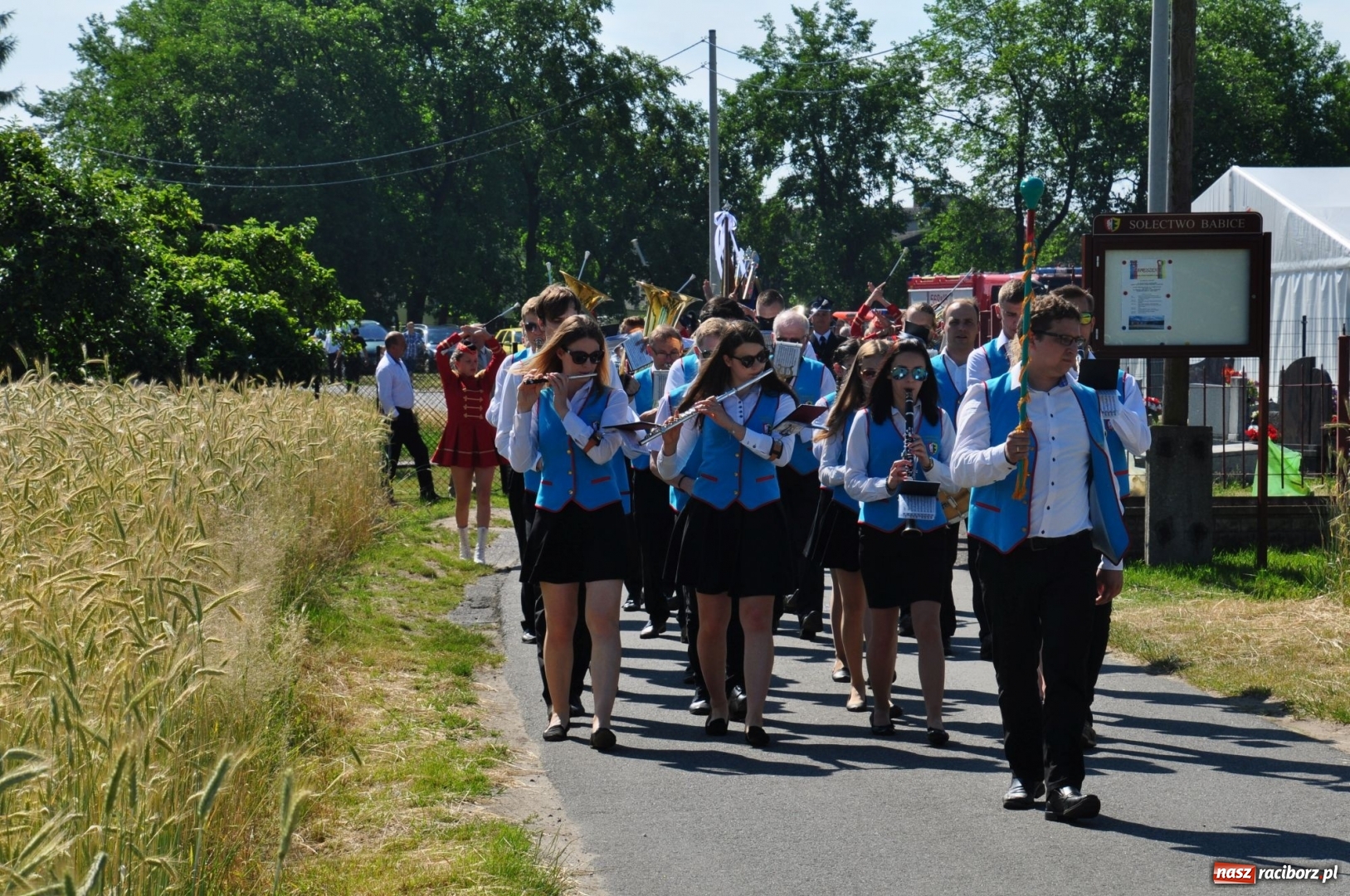 Zdjęcie w galerii na portalu naszraciborz.pl: Nowa remiza dla OSP Babice na 115. urodziny. Uroczyste poświęcenie budynków i pojazdów wiadomości z regionu