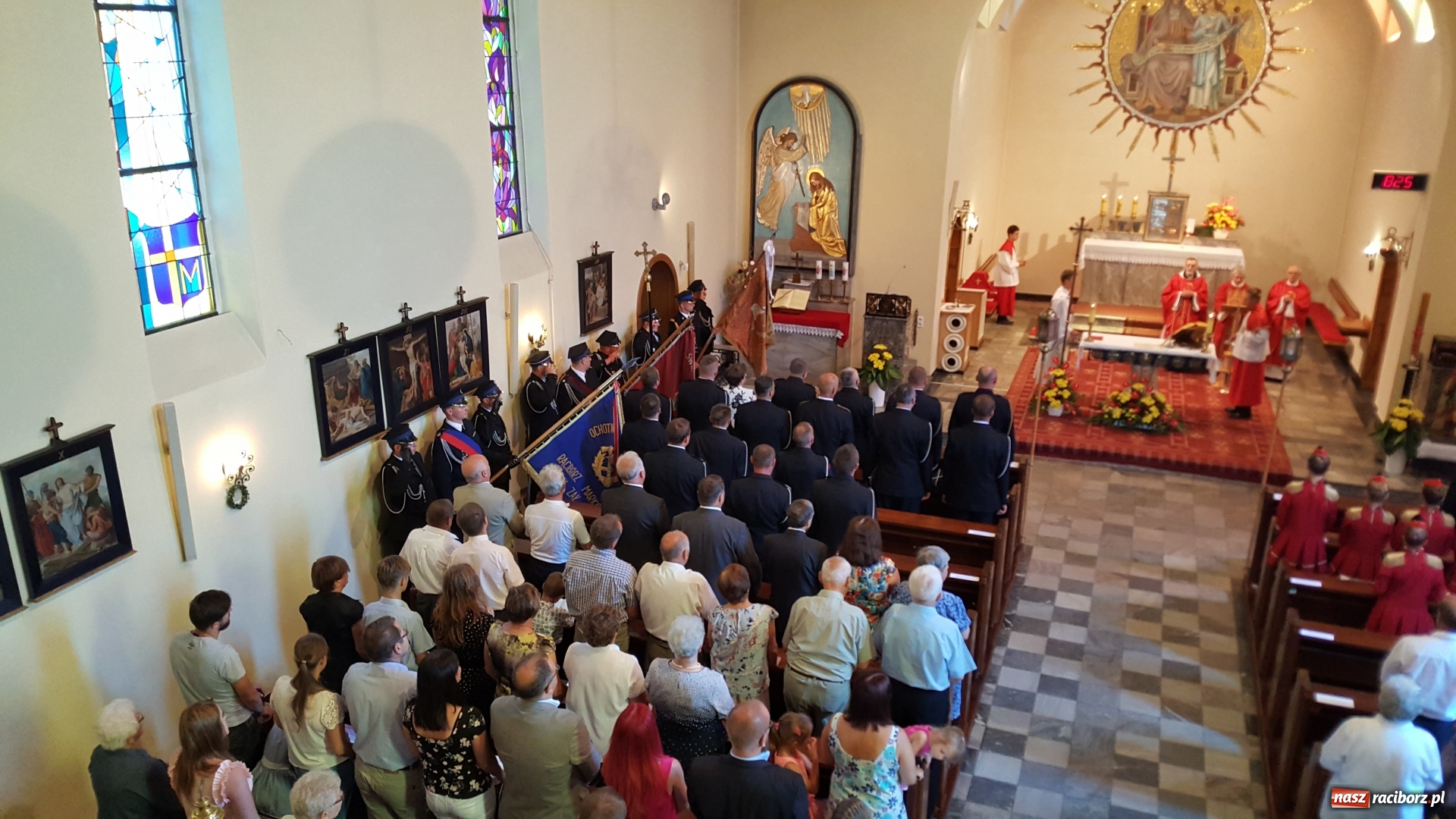 Zdjęcie w galerii na portalu naszraciborz.pl: Nowa remiza dla OSP Babice na 115. urodziny. Uroczyste poświęcenie budynków i pojazdów wiadomości z regionu