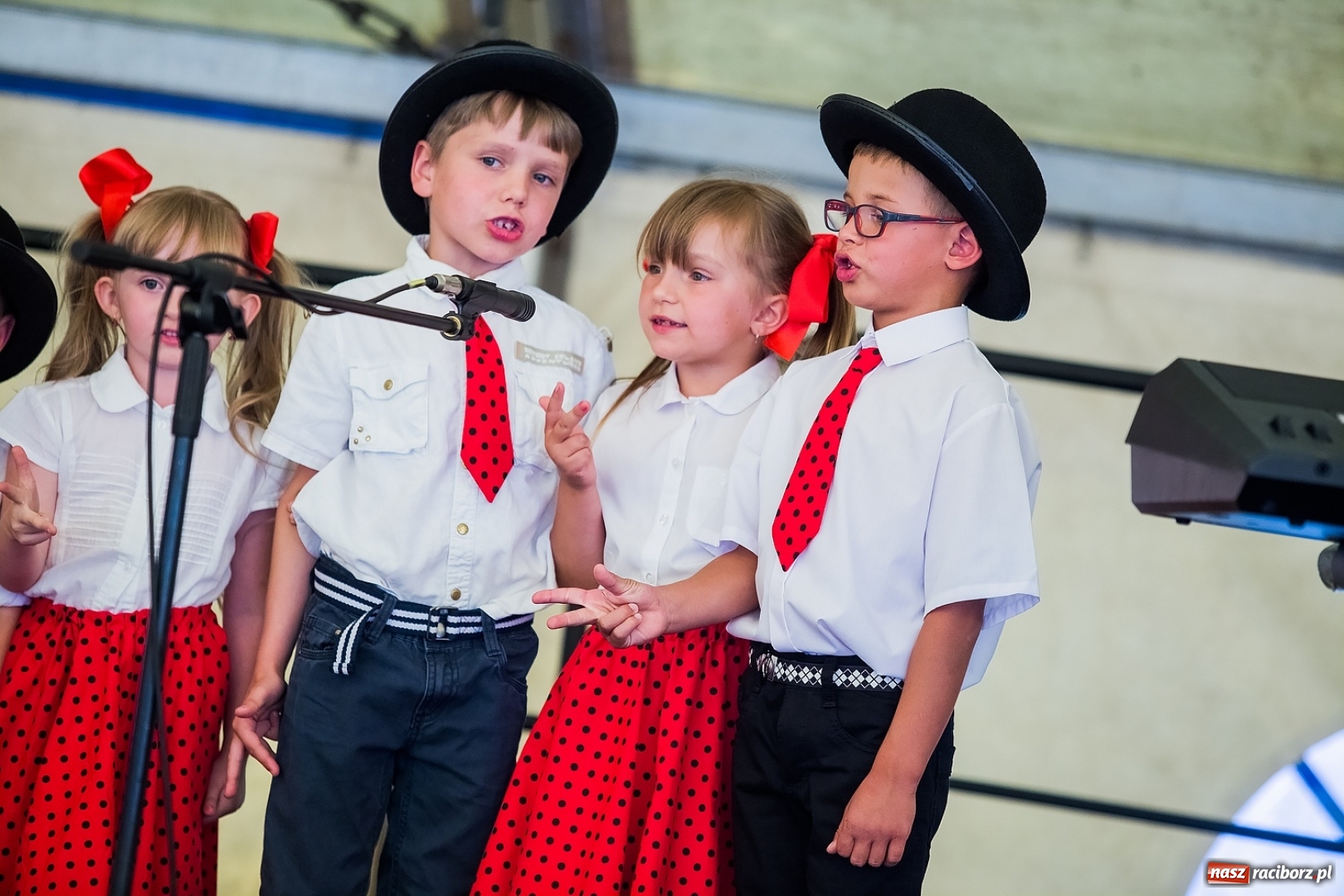 Zdjęcie w galerii na portalu naszraciborz.pl: Przegląd piosenki religijnej, czyli Święto Rodziny w Makowie wiadomości z regionu