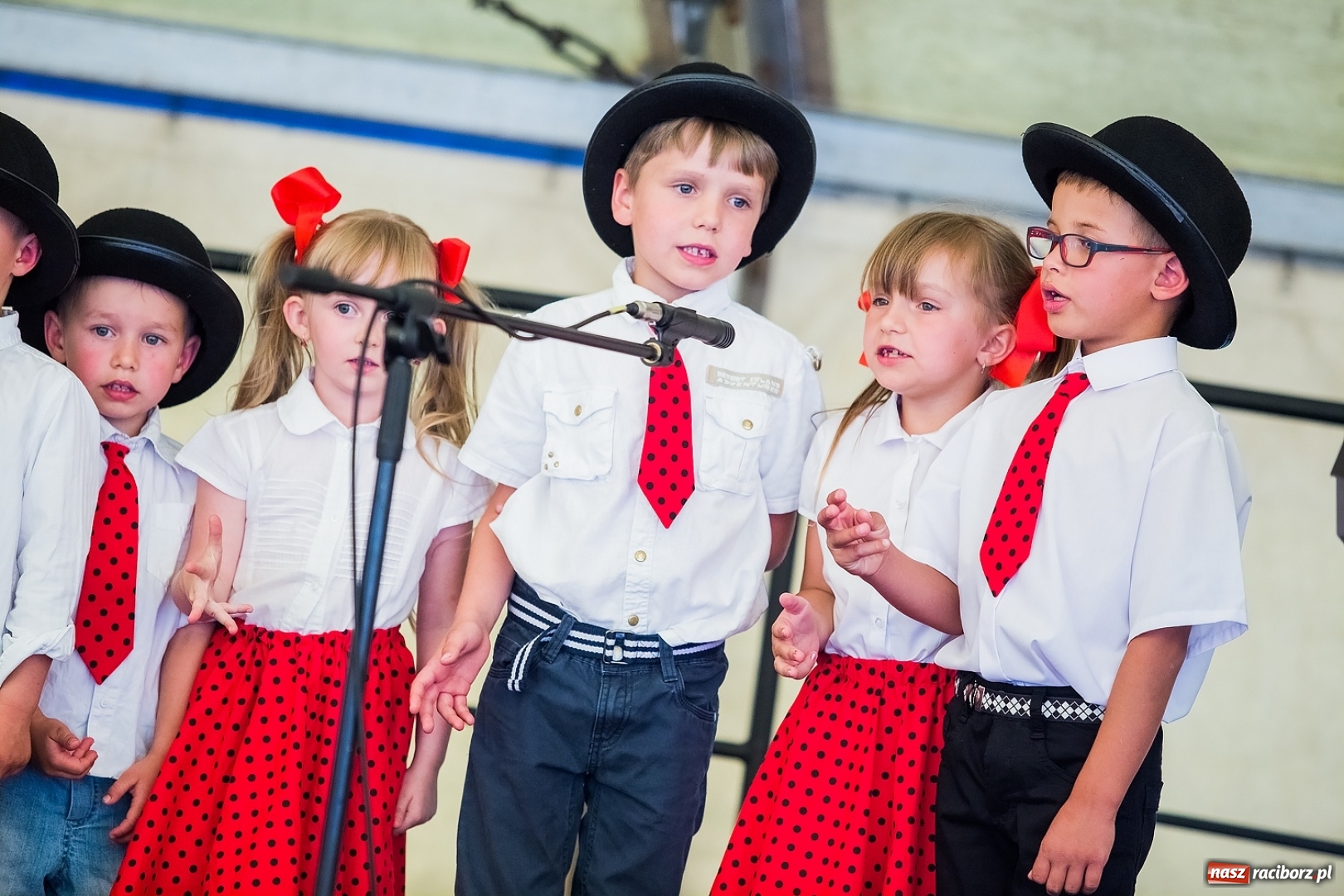 Zdjęcie w galerii na portalu naszraciborz.pl: Przegląd piosenki religijnej, czyli Święto Rodziny w Makowie wiadomości z regionu