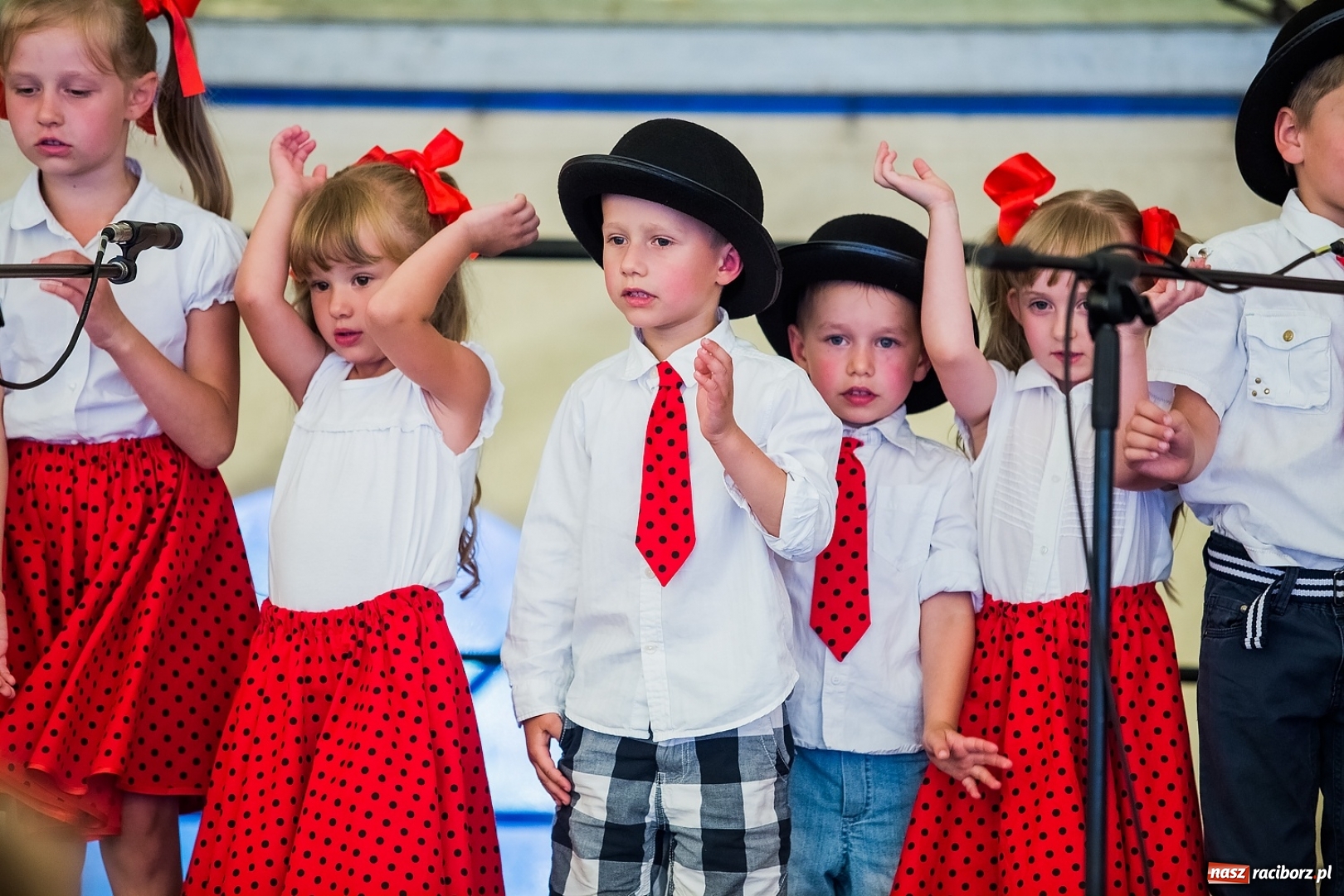 Zdjęcie w galerii na portalu naszraciborz.pl: Przegląd piosenki religijnej, czyli Święto Rodziny w Makowie wiadomości z regionu