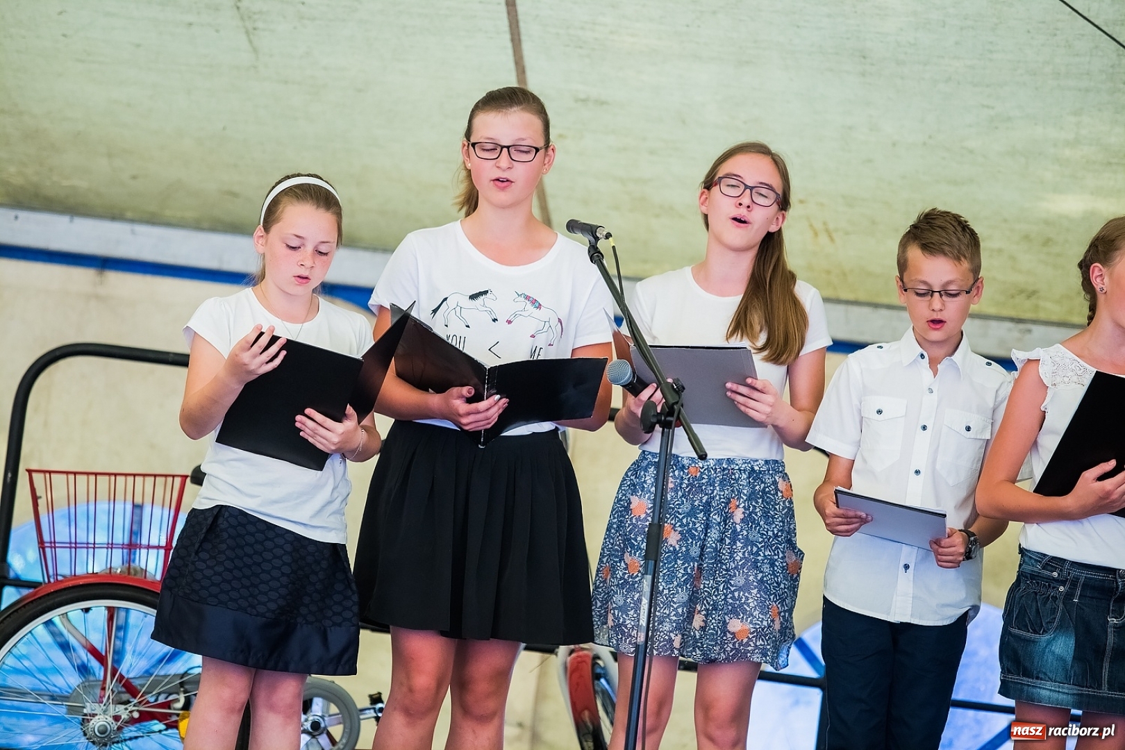 Zdjęcie w galerii na portalu naszraciborz.pl: Przegląd piosenki religijnej, czyli Święto Rodziny w Makowie wiadomości z regionu