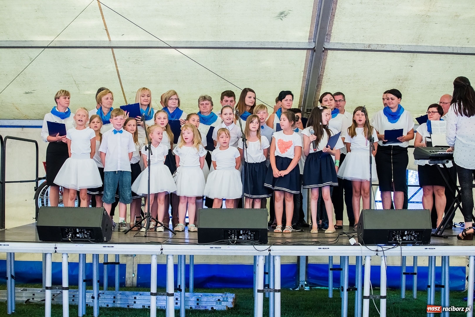 Zdjęcie w galerii na portalu naszraciborz.pl: Przegląd piosenki religijnej, czyli Święto Rodziny w Makowie wiadomości z regionu