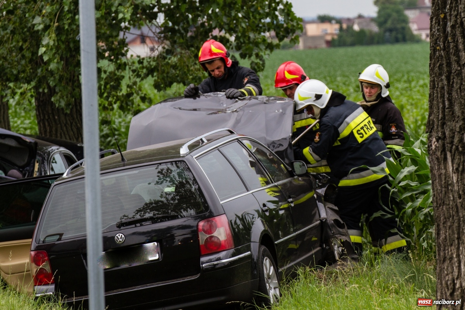 Zdjęcie w galerii na portalu naszraciborz.pl: Zderzenie BMW i passata na trasie Racibórz Sudół - Bojanów wiadomości z regionu
