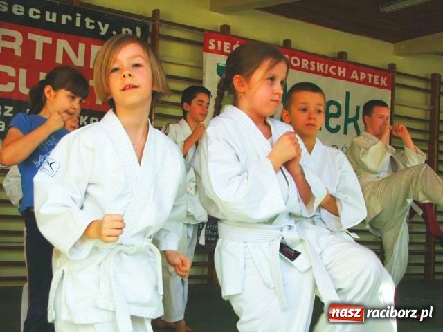 Zdjęcie w galerii na portalu naszraciborz.pl: Kaligrafowane DZIĘKUJĘ dla darczyńców wiadomości z regionu